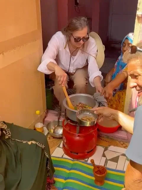 Cooking and Kiswahili lessons with Schwena and BiMoza, and ecology lessons with Mbaruk! Pemba Island, Tanzania.