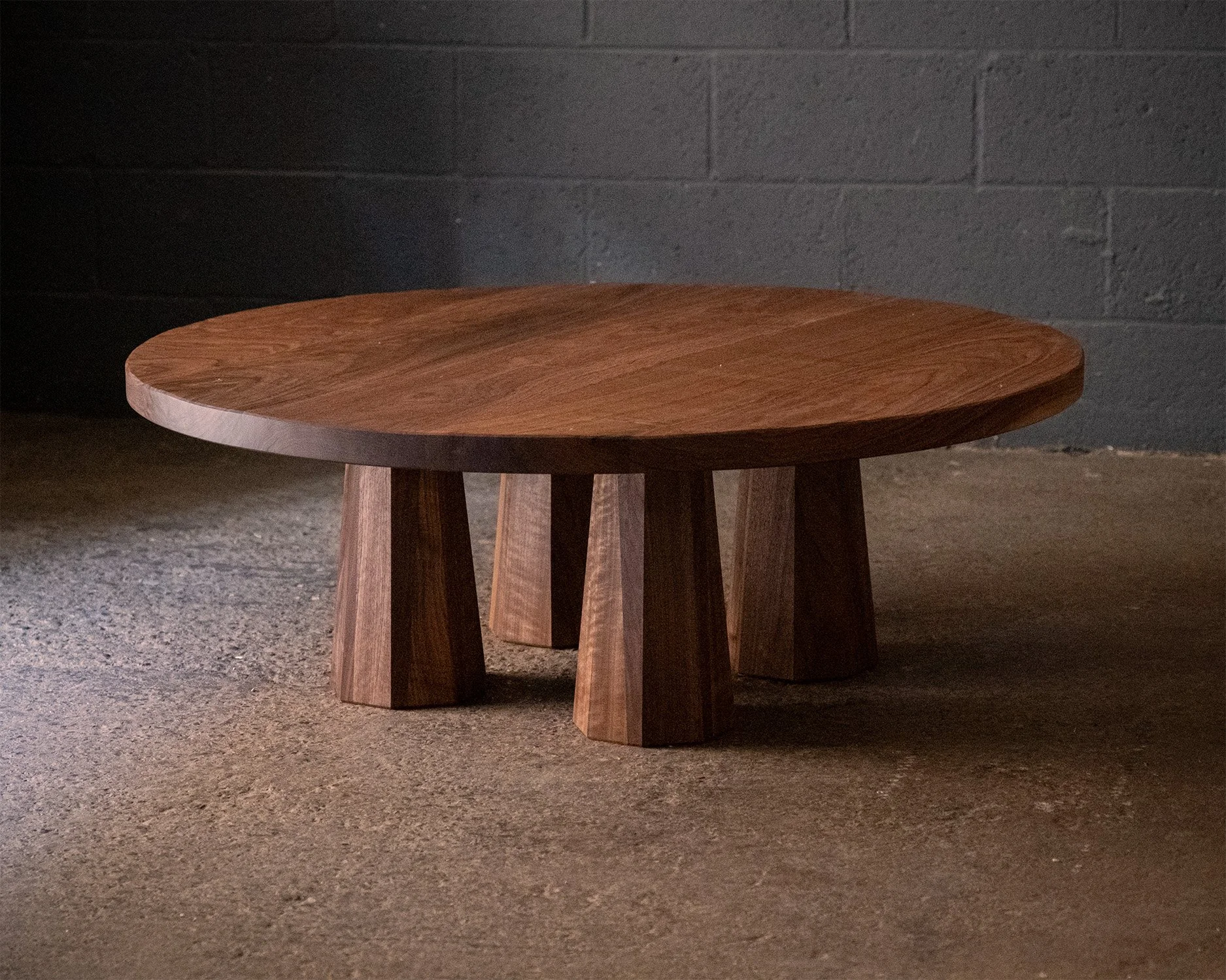 Coffee table in walnut