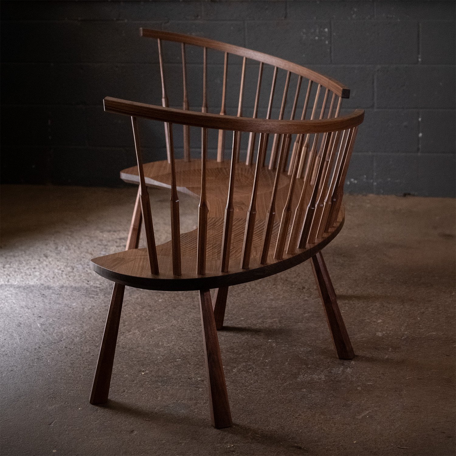 Spindle back settee