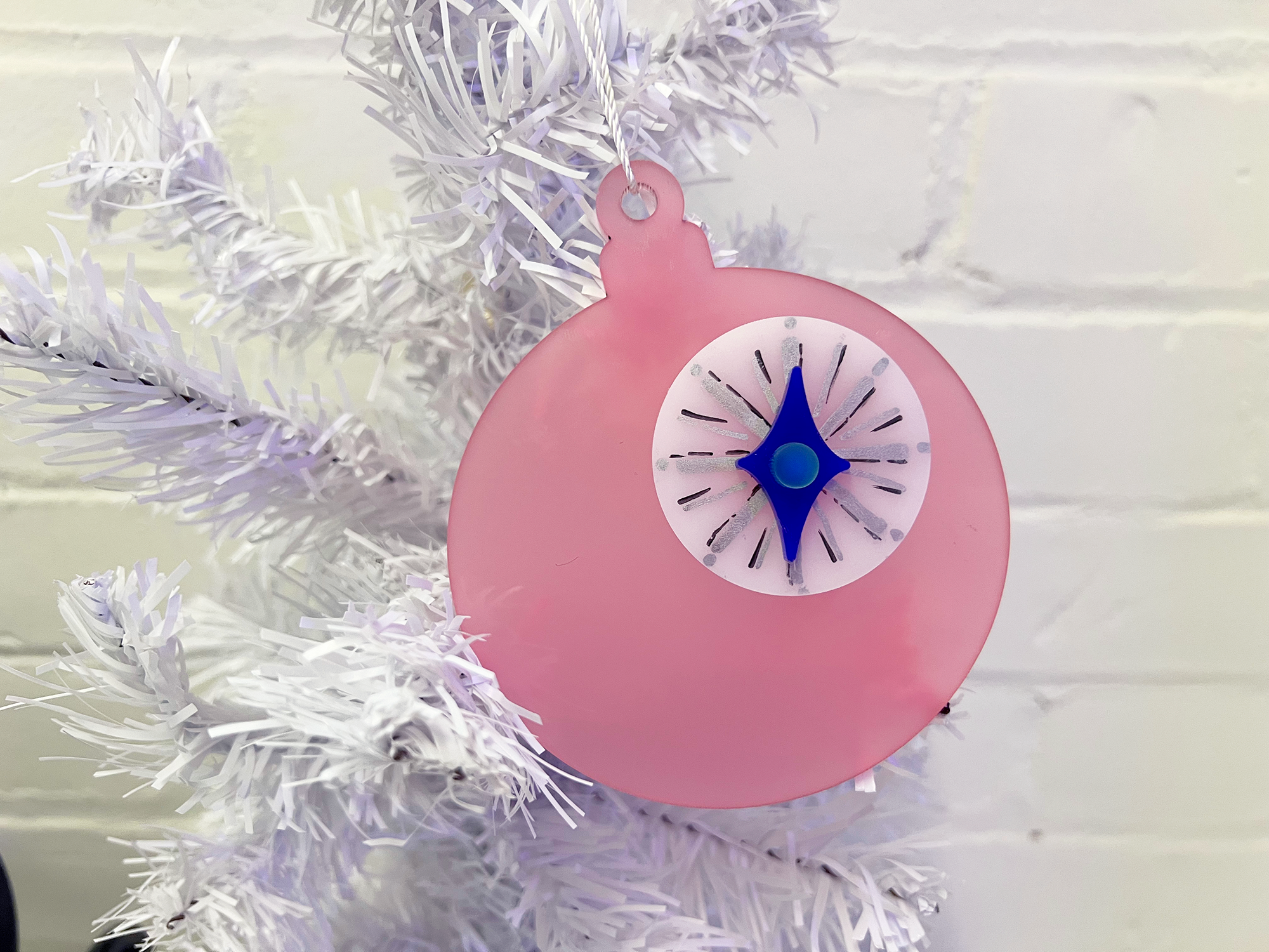 ghost-rocket-pinkblue-ornament-tree.png
