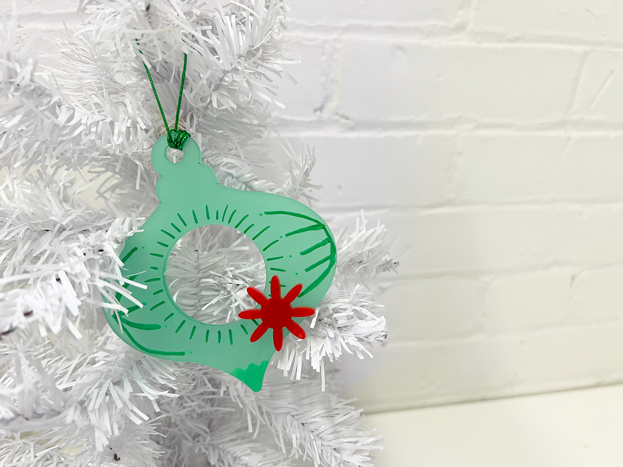 ghost-rocket-wreath-ornament-tree.png