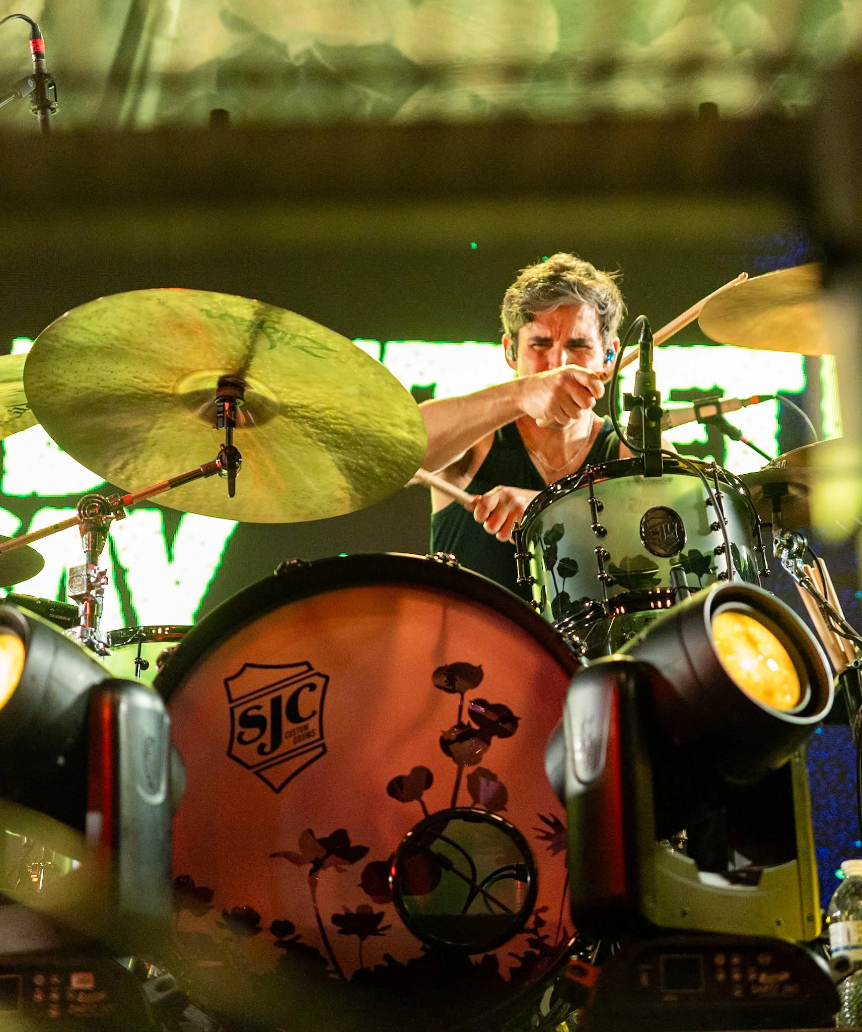 682e24297a069dd900dba31b_Mayday parade-10.jpg