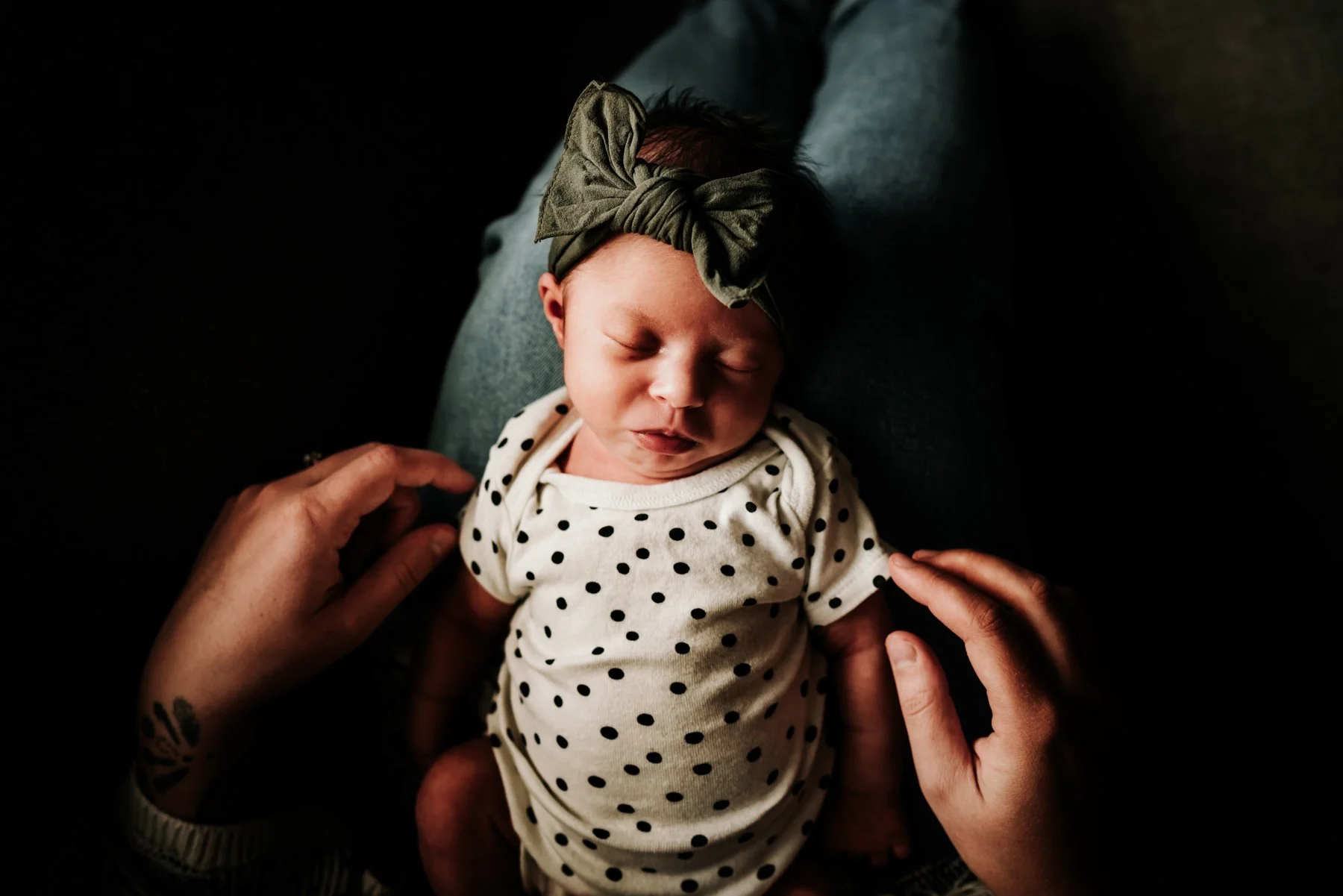 Why do we schedule newborn sessions 1-2 weeks after baby is born? Because of this. This is the sweet (very) short season of a sleepy milk drunk babe, haha. Sleepy baby = a relaxed photoshoot. If this is your first baby, you aren&rsquo;t aware of it y