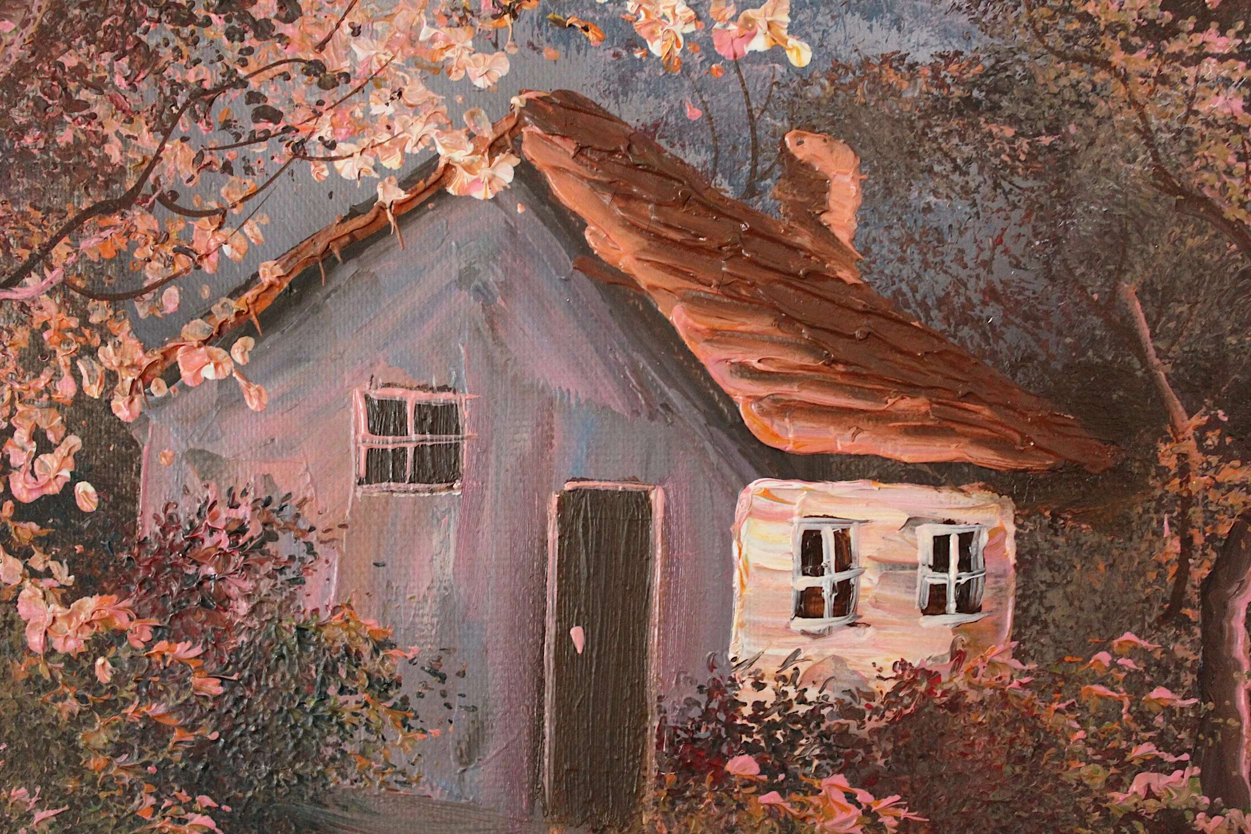 nahaufnahme-waldhaus-gemalt-im-waldbild.JPG