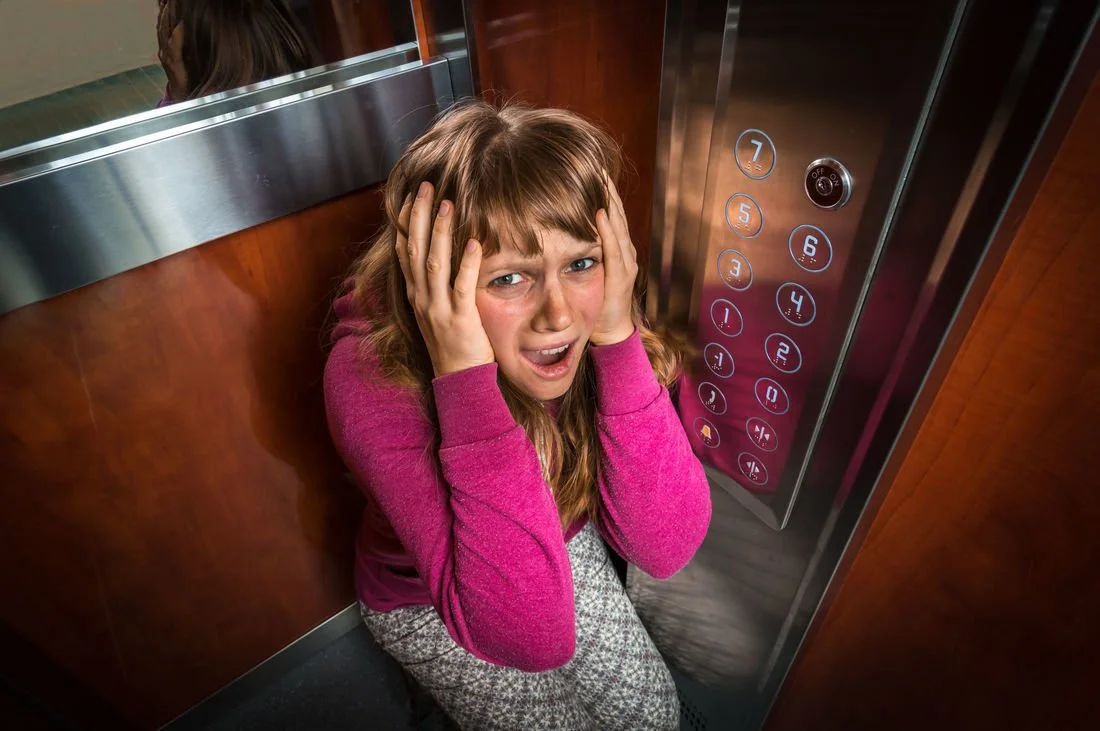 How to calm a person with claustrophobia in a lift