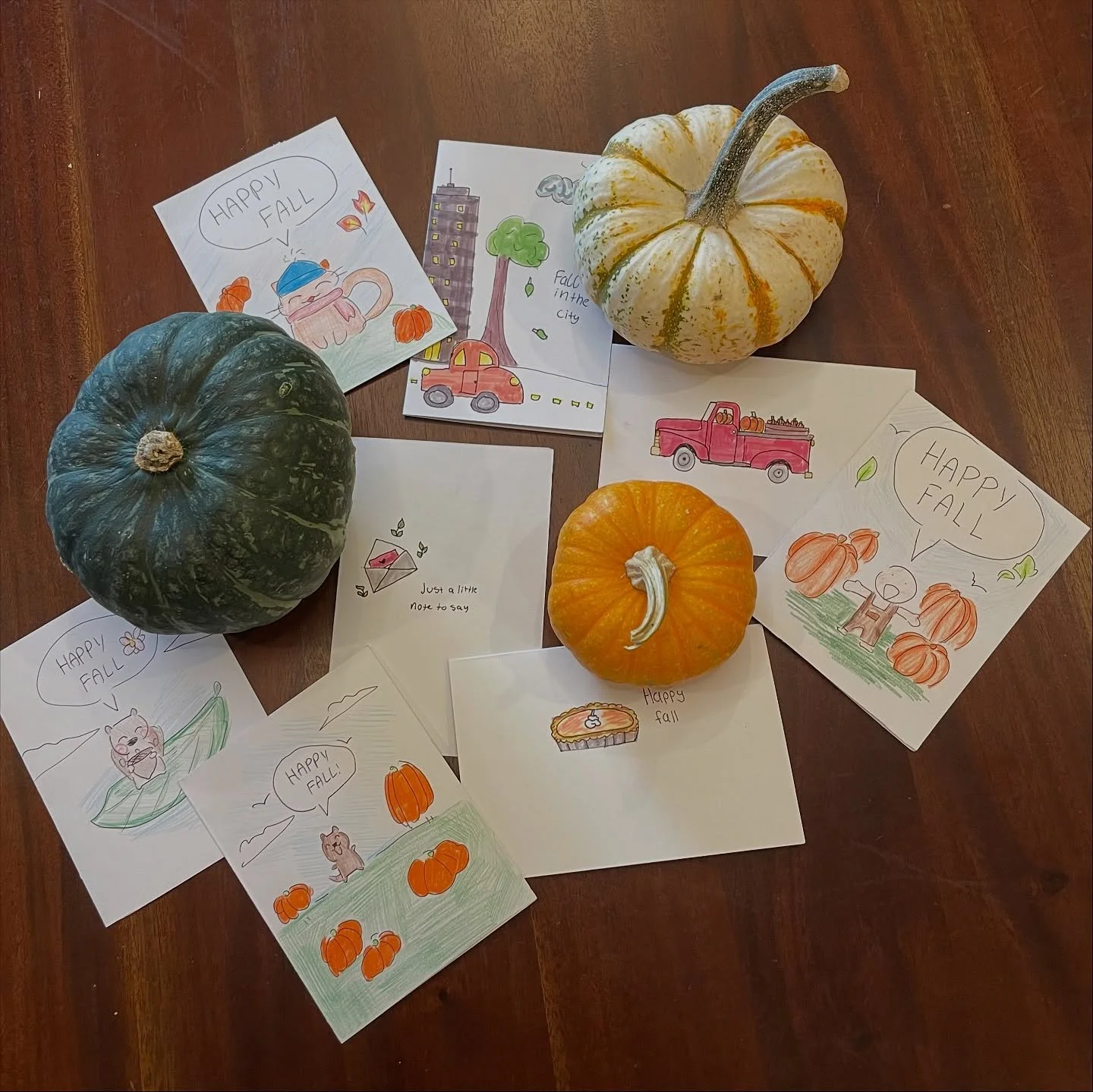 Featuring some cute cards from our Washington Chapter! Shoutout to Naomi 🍁✨💫🧸
&bull;
&bull;
#fall #cute #cards #diy #volunteering #seattle #youthorganization