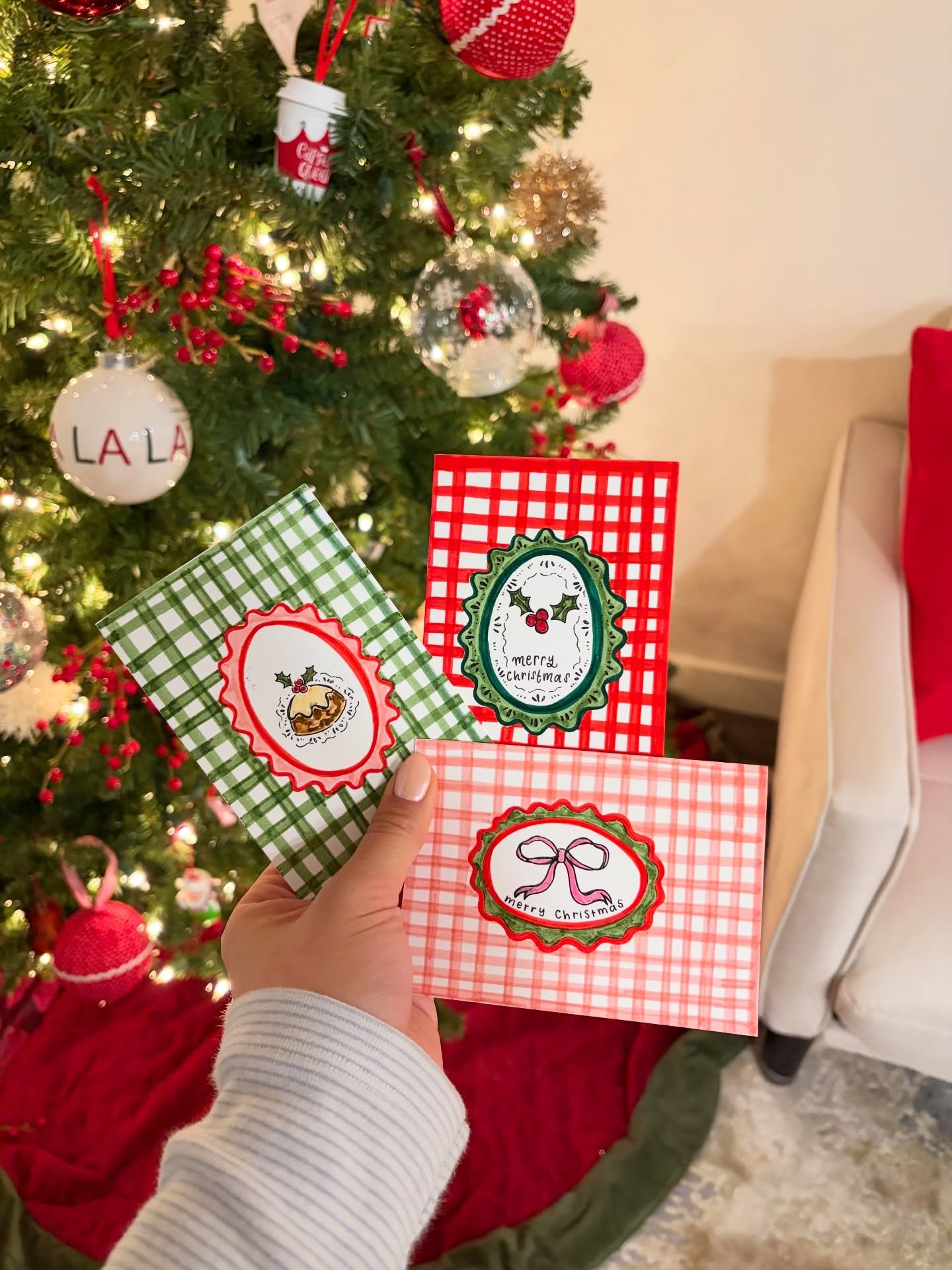 Less than a month til Christmas! Remember to send in your cards by December 12! ❤️💚
-
-
-
#christmascards #holidayseason #holidaycards #christmasseason #christmascardinspiration