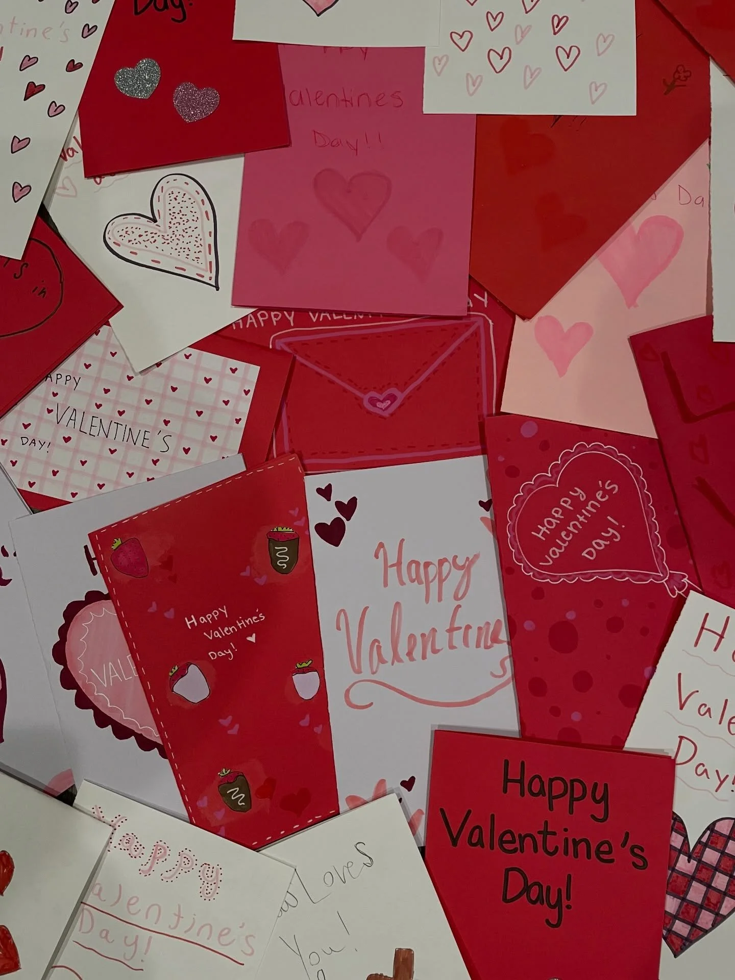 Valentine&rsquo;s day cards from our Michigan chapter! 💌❤️💗 Looking forward to seeing more cards this month! If you haven&rsquo;t already, be sure to complete the Google form (link in bio) if you delivered/mailed cards. 
&bull;
#volunteering #youth