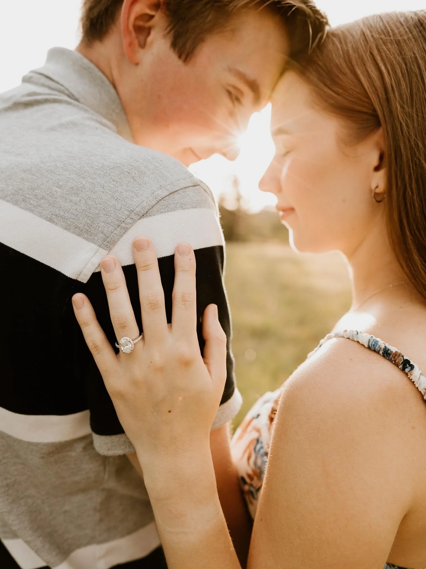 Eeek so stoked to have done Hannah &amp; Colton&rsquo;s engagement photos 🌅

#engagement #engagementphotos #engagementphotoshoot #summer #goldenhour #pioneerspark