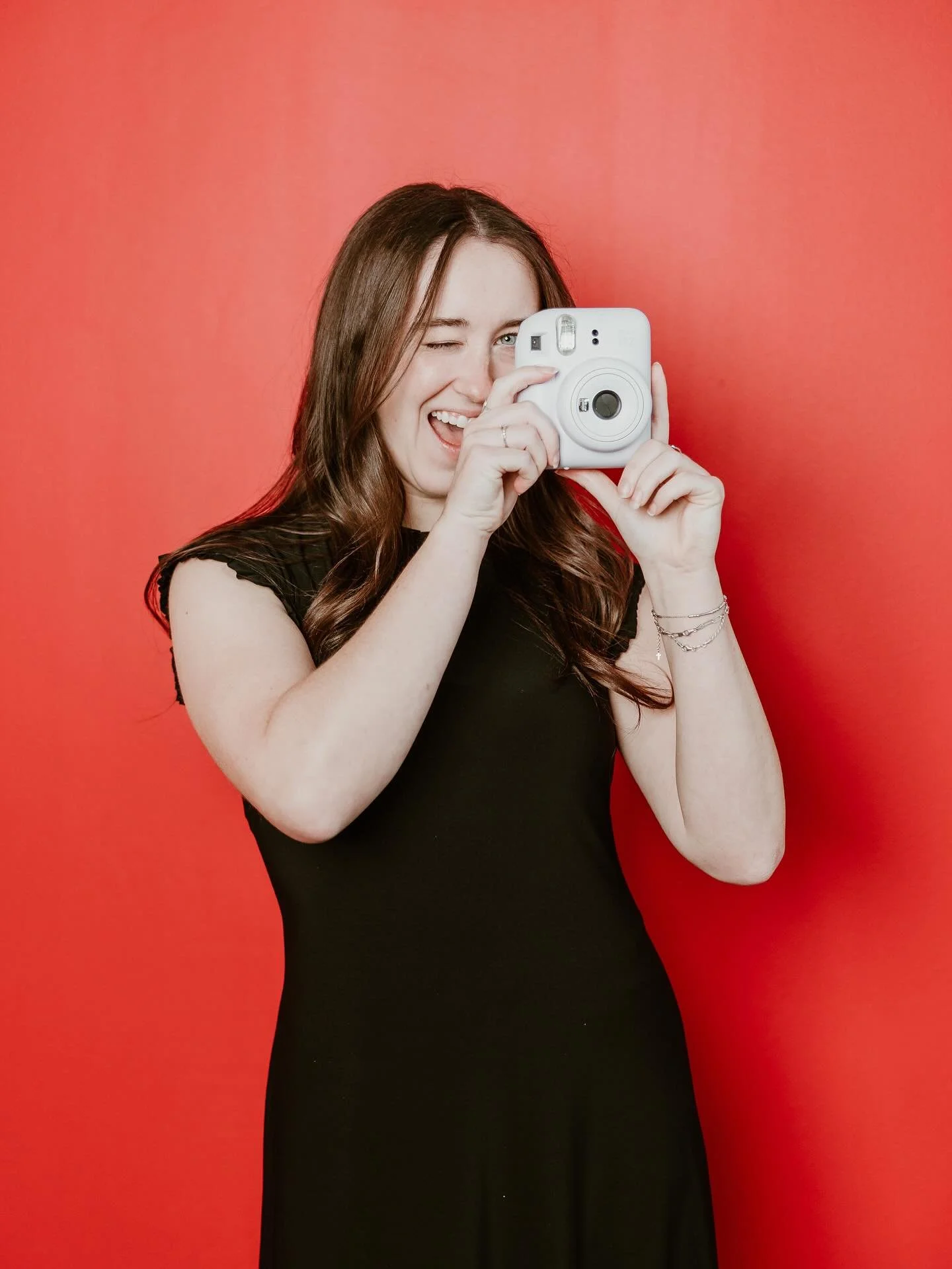 Bringing a little holiday spirit your way 🎁🎄

#studio #studiophotos #studiophotoshoot #christmas #christmasphotos #christmasphotoshoot #xmas #xmasphotos #xmasphotoshoot #camera #holidays #holidayphotos #holidayphotoshoot