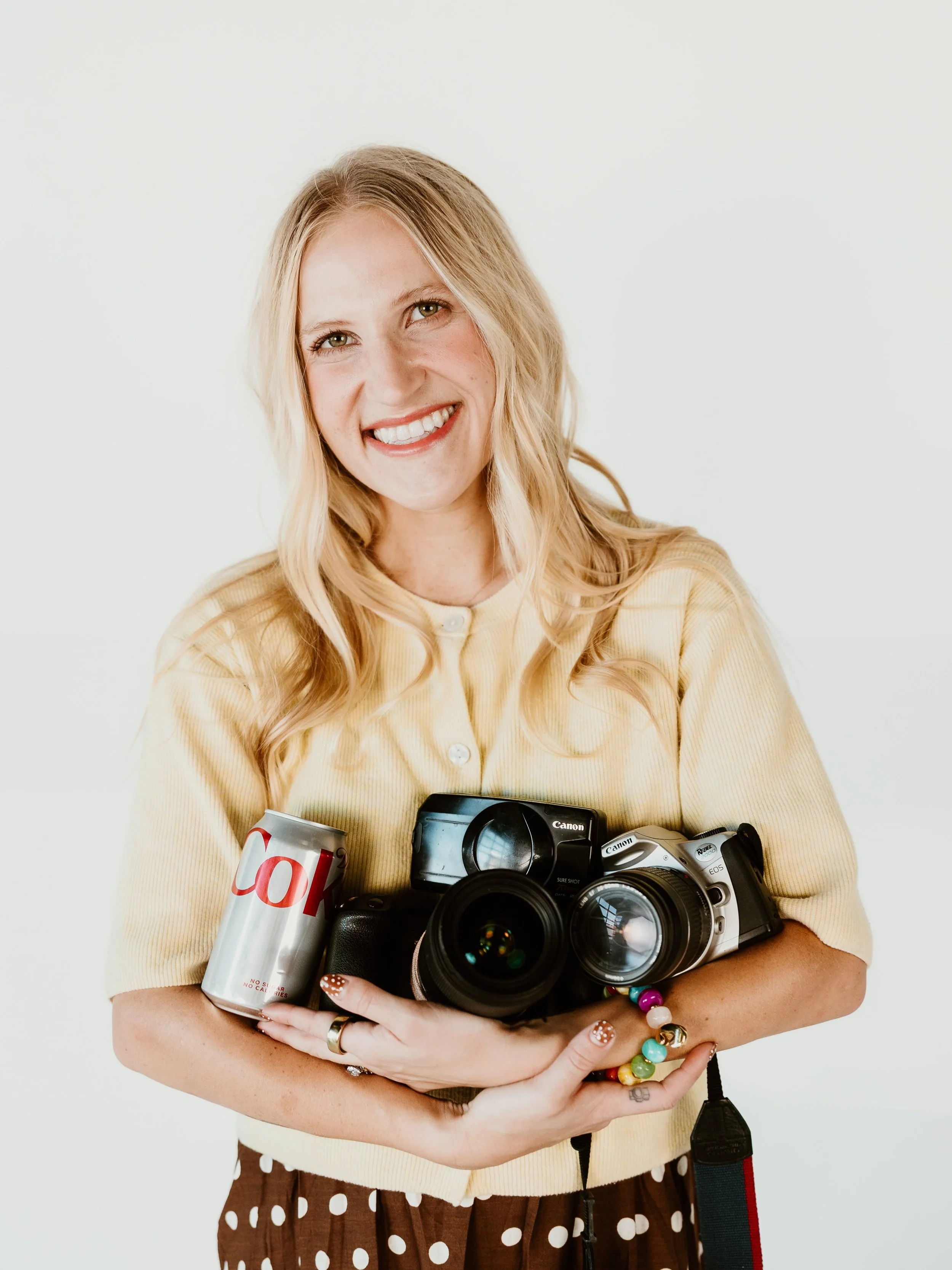Meet Carlie | Nebraska photographer and Diet Coke lover 📸

#headshots #headshotphotos #headshotpictures #brandingphotos #brandingpictures