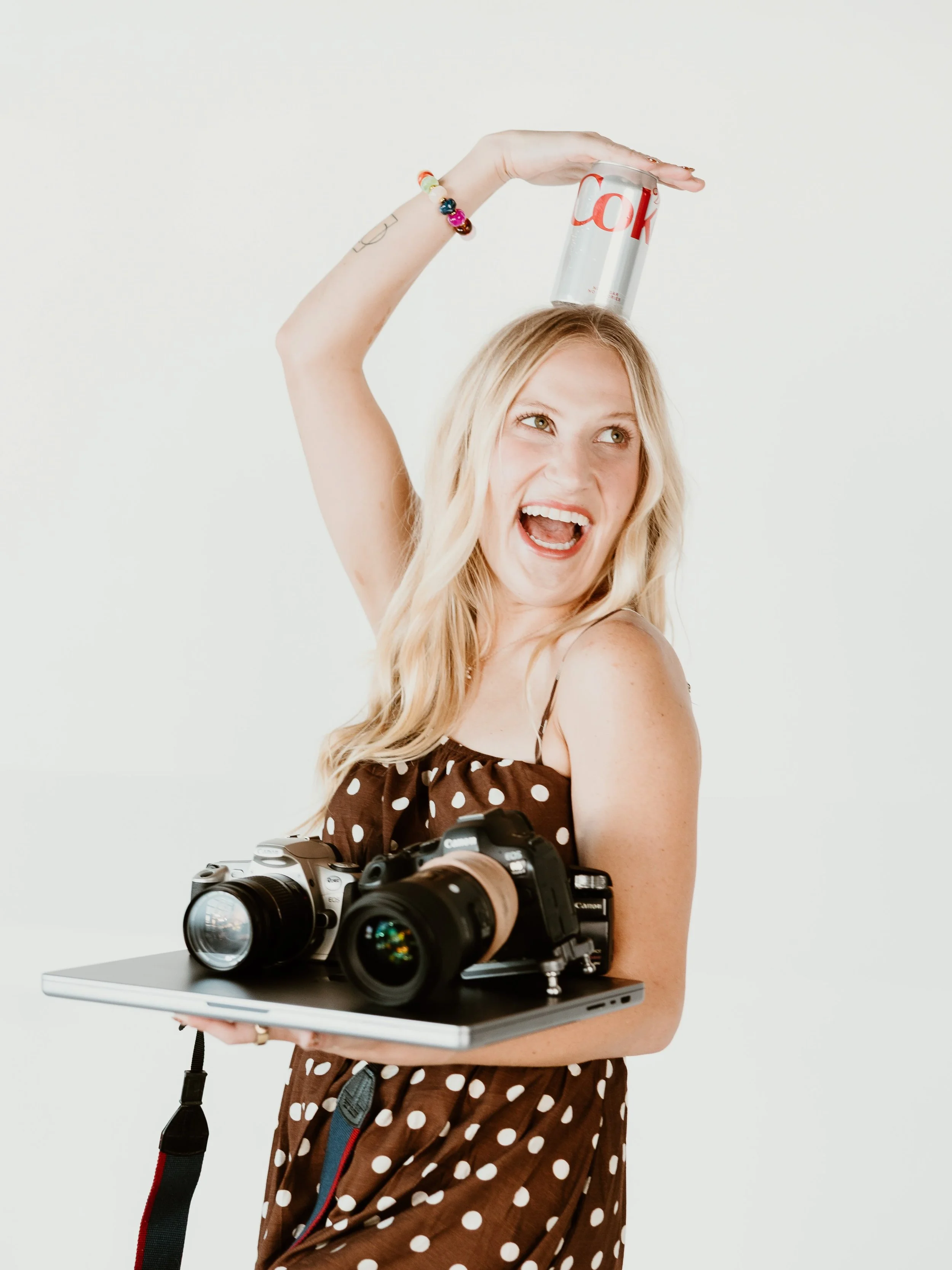 &ldquo;How do you get through a long wedding day?&rdquo; 

&ldquo;Diet Coke of course!&rdquo; - Carlie 

#headshots #headshotphotos #headshotpictures #brandingphotos #brandingpictures