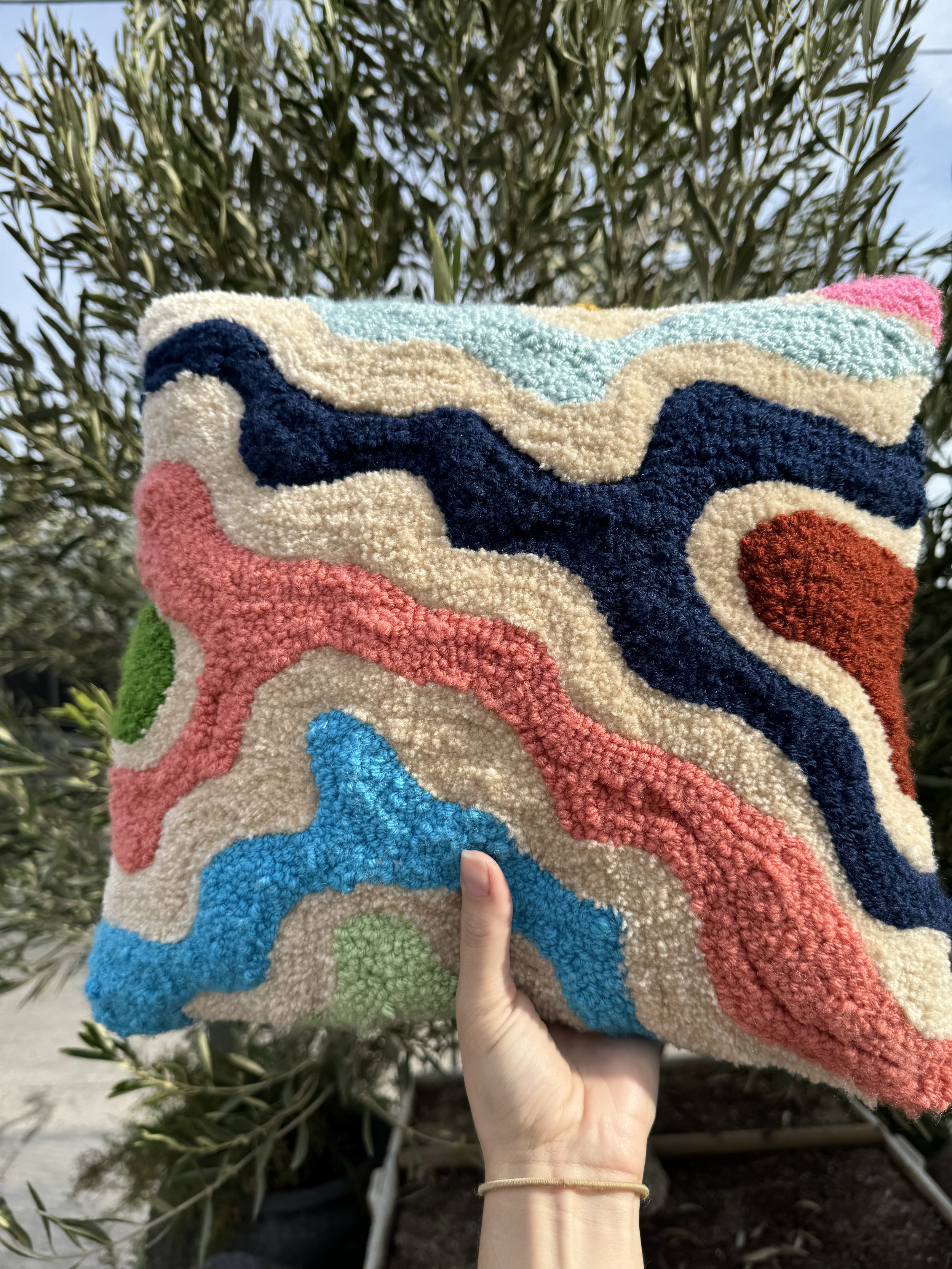 Tufted pillow with recycled fiber insert