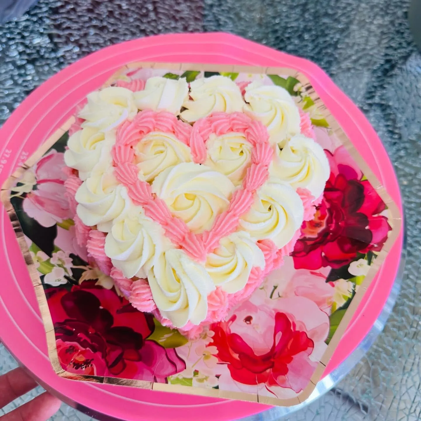 Mini pasteles 🎂 para dos enamorados en San Valent&iacute;n 💘 Para ordenar su pastel al 702-465-0501.@yenisey Figueredo #pastelesdecumplea&ntilde;os #pastelespersonalizados #pasteleslasvegas #pastelesdefondant #pastelesdecorados