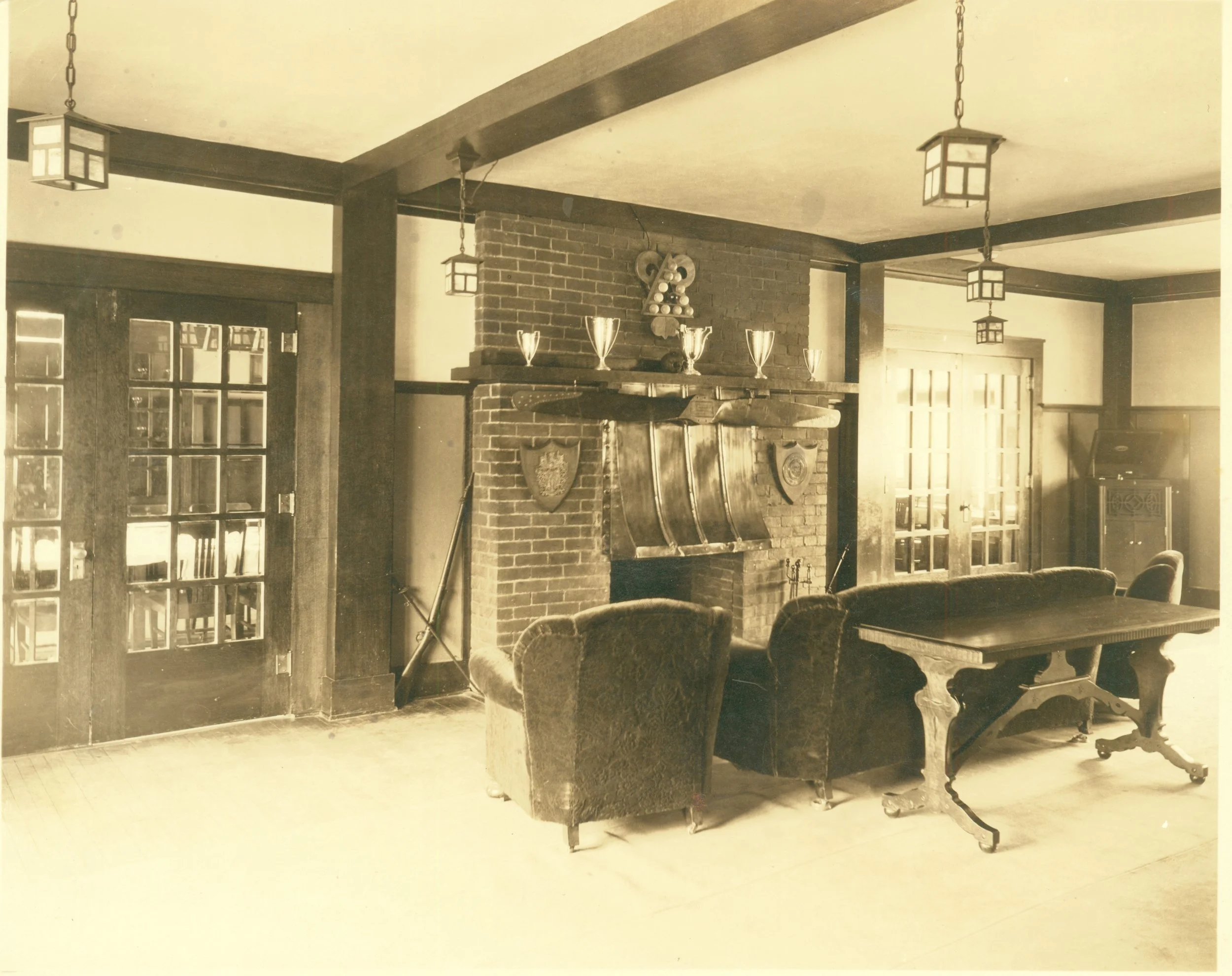 DU Living Room at 209 North Hyland