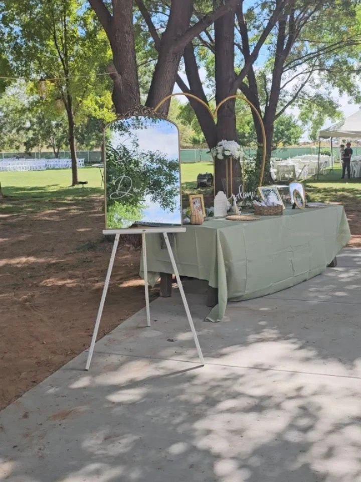 Last Friday we transformed this backyard into a wedding wonderland. 🌳✨ From the tent to the sweetheart table, every detail was planned to bring elegance outdoors. The sage green linens blended perfectly with the grass, while gold accents added that 