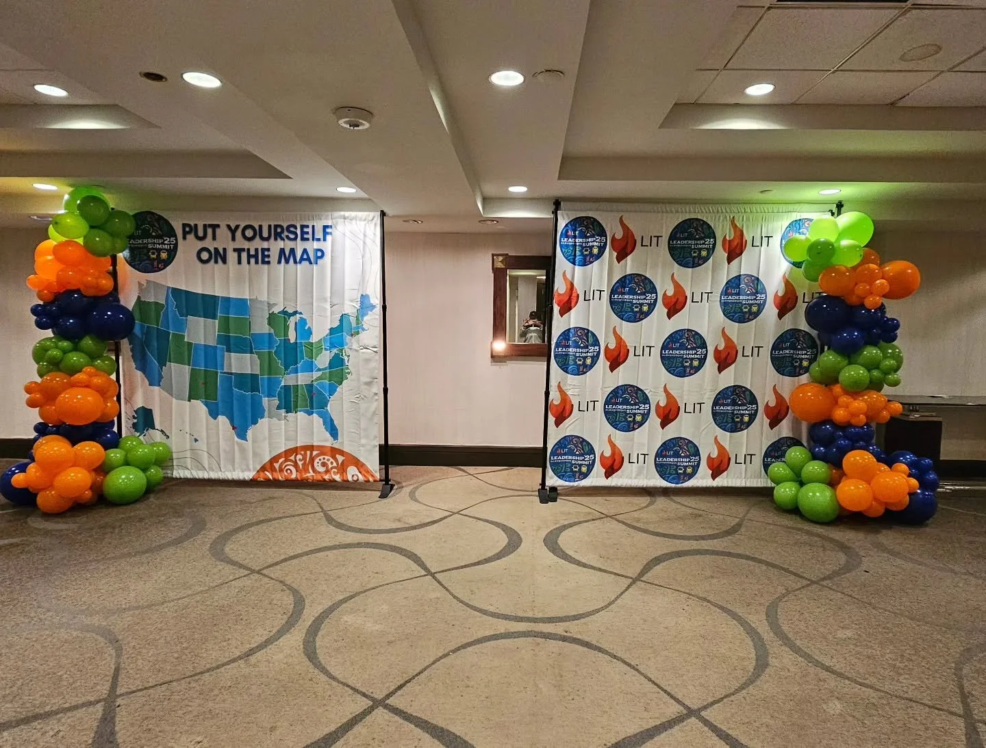 ✨🎈 Today we brought the color &amp; fun to the Latinos in Transit Conference! Our Grab &amp; Go balloon columns in orange, green &amp; blue framed the backdrops perfectly, making the space photo-ready and full of energy. 💙🧡💚

👉 1 for $150
👉 2 f