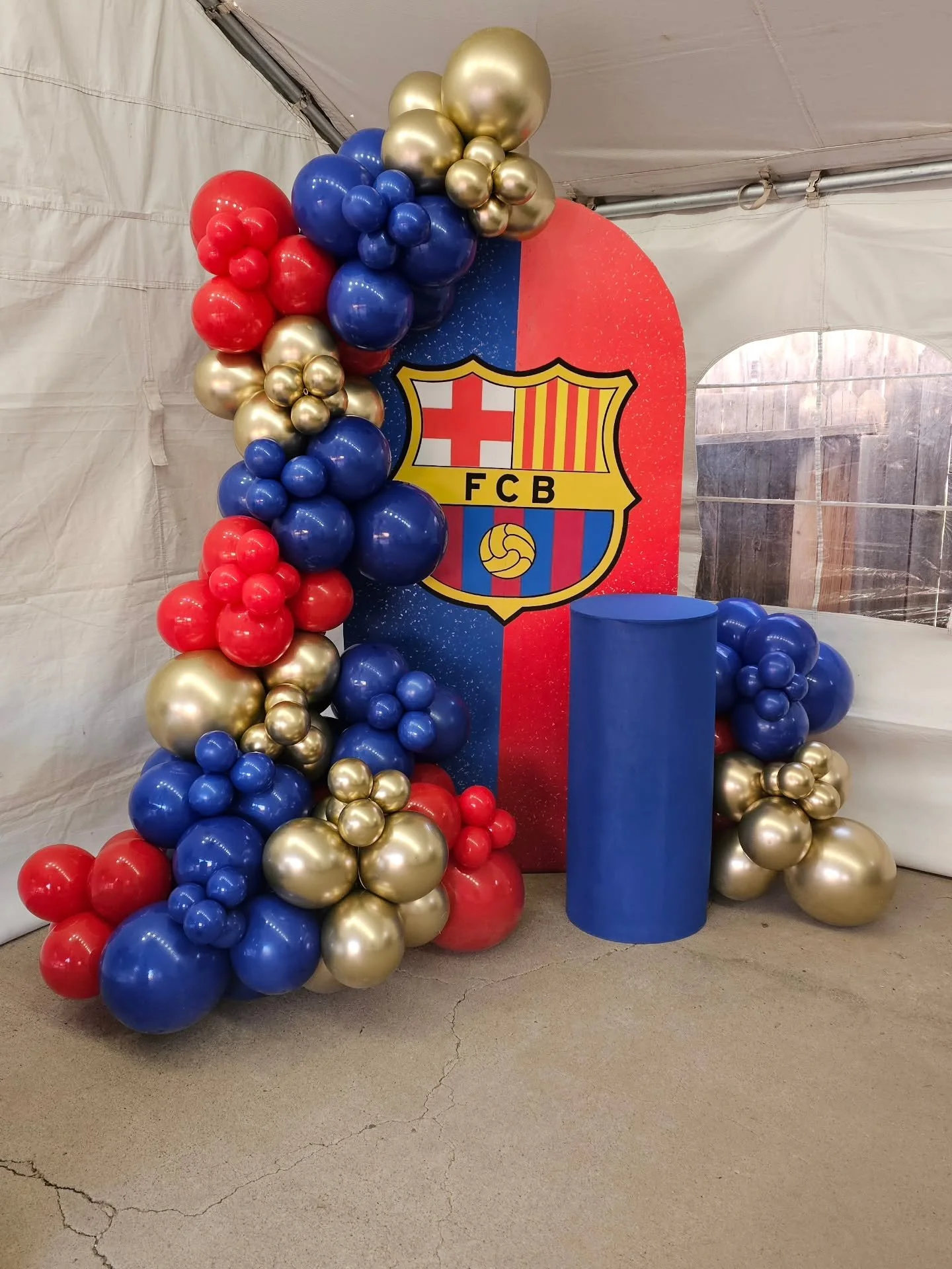 Calling all FC Barcelona fans! 🔵🔴💛
This is our Simple Elegance Package for $300 &mdash; guaranteed to score more goals than your favorite player 🤭⚽️

#fcbar&ccedil;elona #barcafans #luxuryballoons #Yaneluxevents #albuquerqueevents