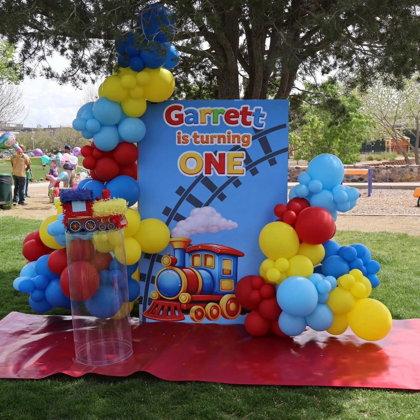 Happy Birthday to baby G 🎈🤍
This setup was all about bright colors, fun vibes, and making the day feel extra special&hellip; even if the wind had other plans 😅🌬️
We were literally fighting the wind the whole time, holding balloons, fixing details