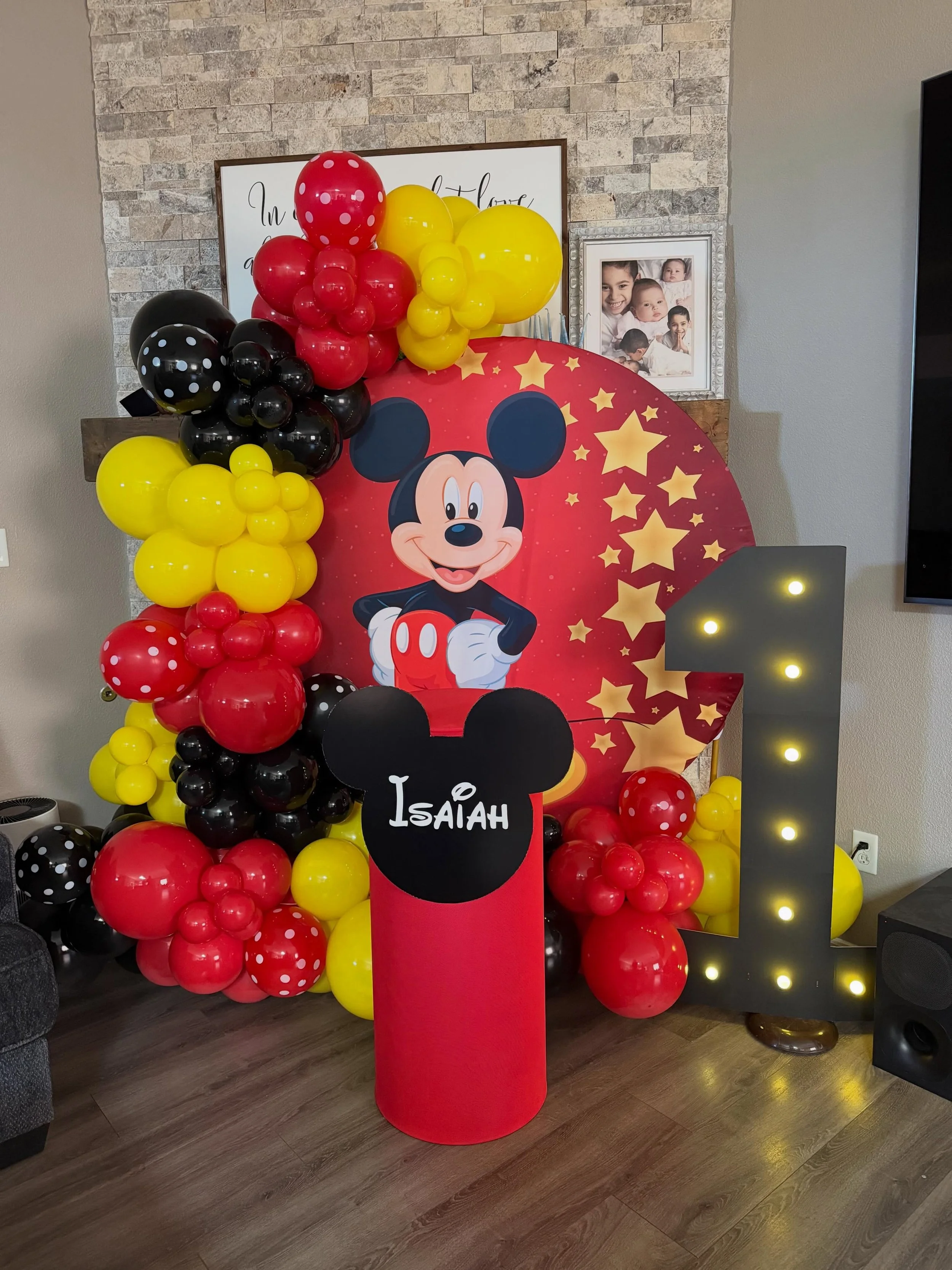 Isaiah&rsquo;s Mickey Mouse first birthday setup ❤️💛🖤🐭✨

Classic colors, fun balloons, and the cutest details for a special milestone 🎈 Thank you for trusting Yane Lux Events to bring the magic to life 🤍

📩 DM to book your next event
#MickeyMou