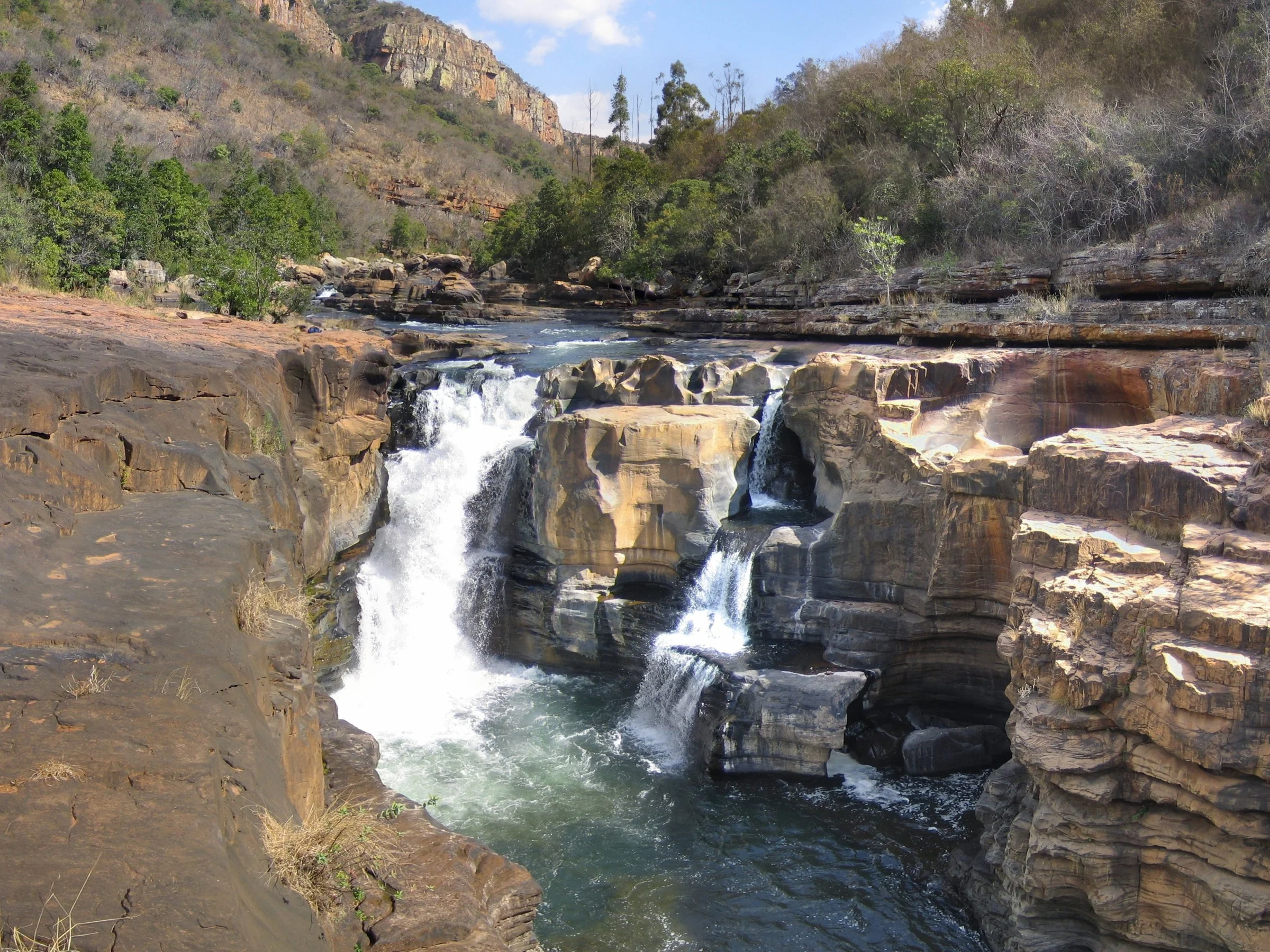Waterfall_in_Blyde_River_Canyon.jpeg