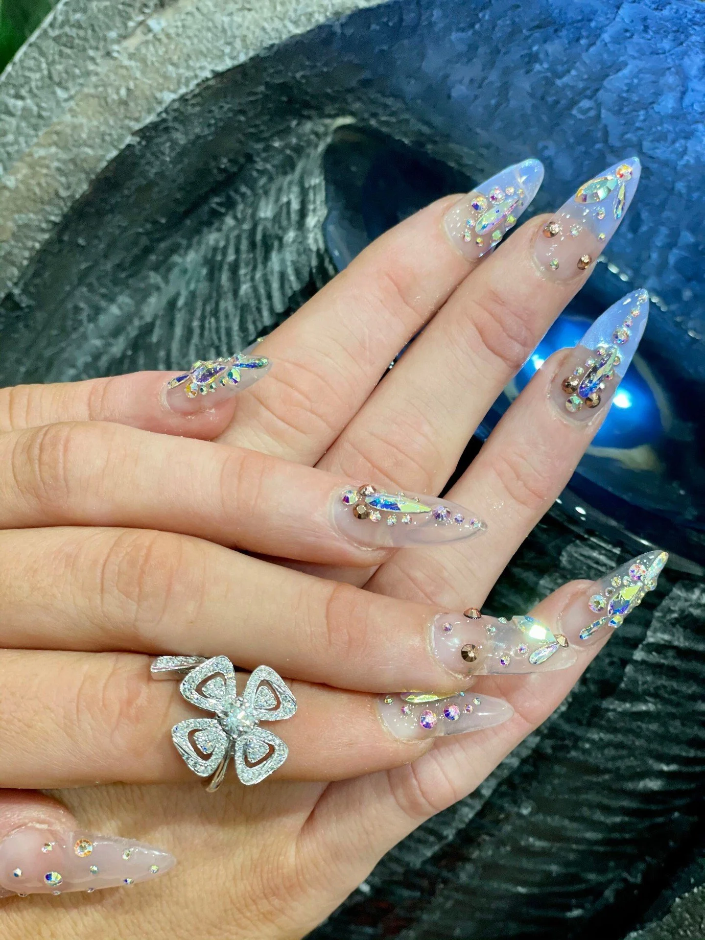 This 3D crystal set is giving main character energy. 🔥

Ready for nails that turn heads? Book online today!

(link in bio or walk ins available)