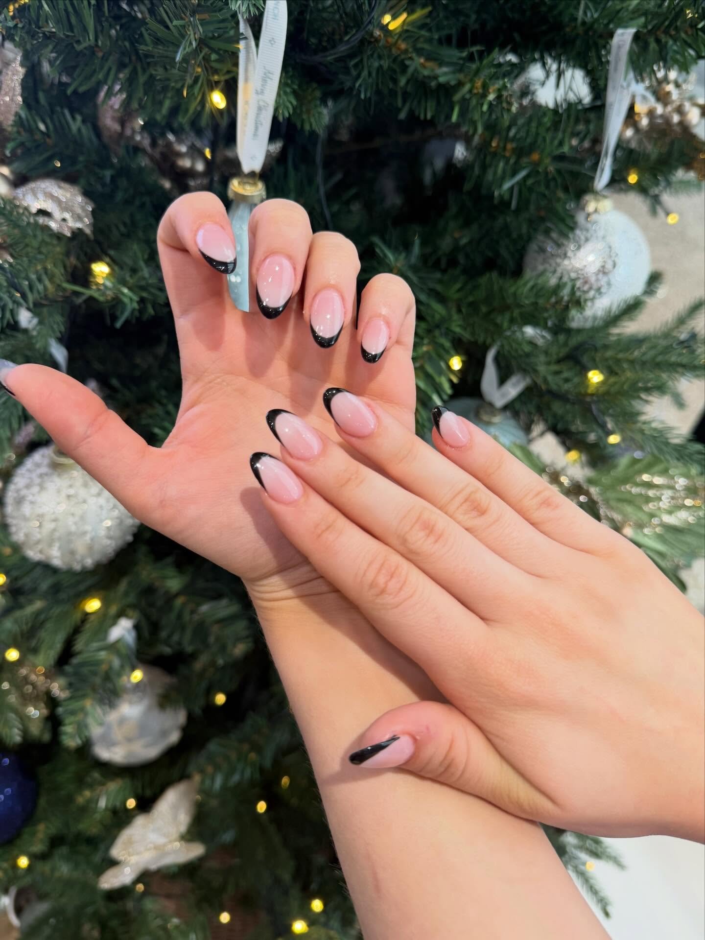 Clean start, bold tips 🖤