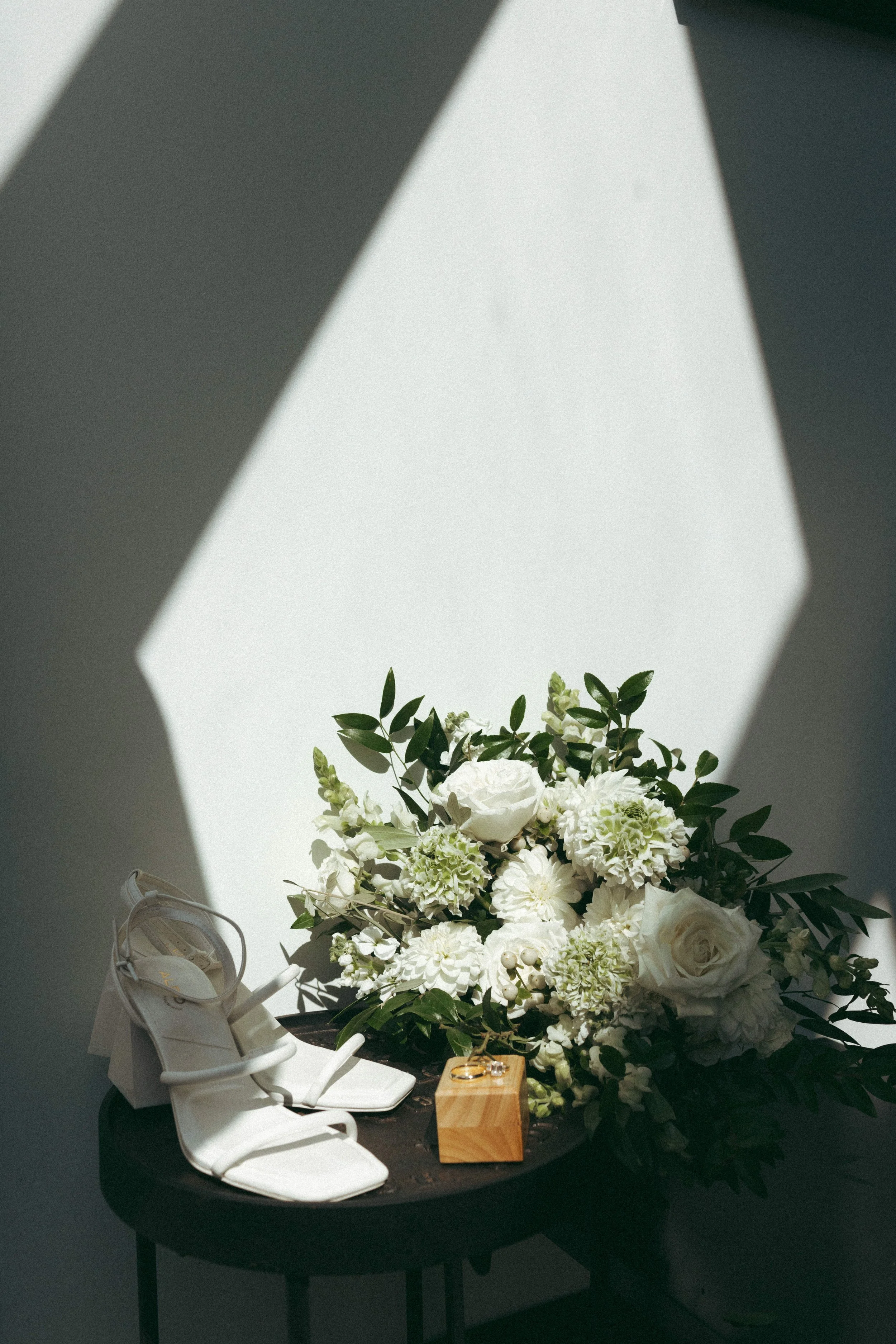 caroline-james-wedding-gettingready-indy-brynnaisabell-22.jpg