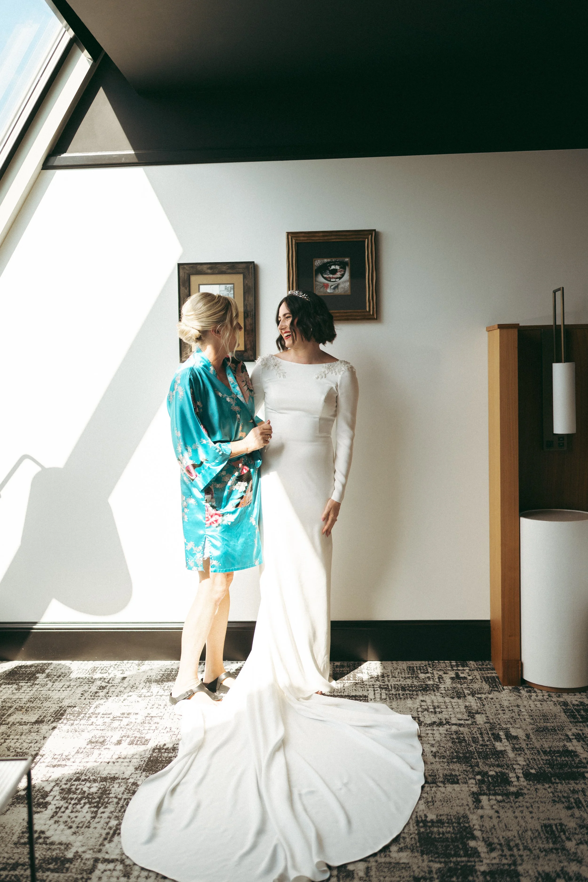 caroline-james-wedding-gettingready-indy-brynnaisabell-48.jpg