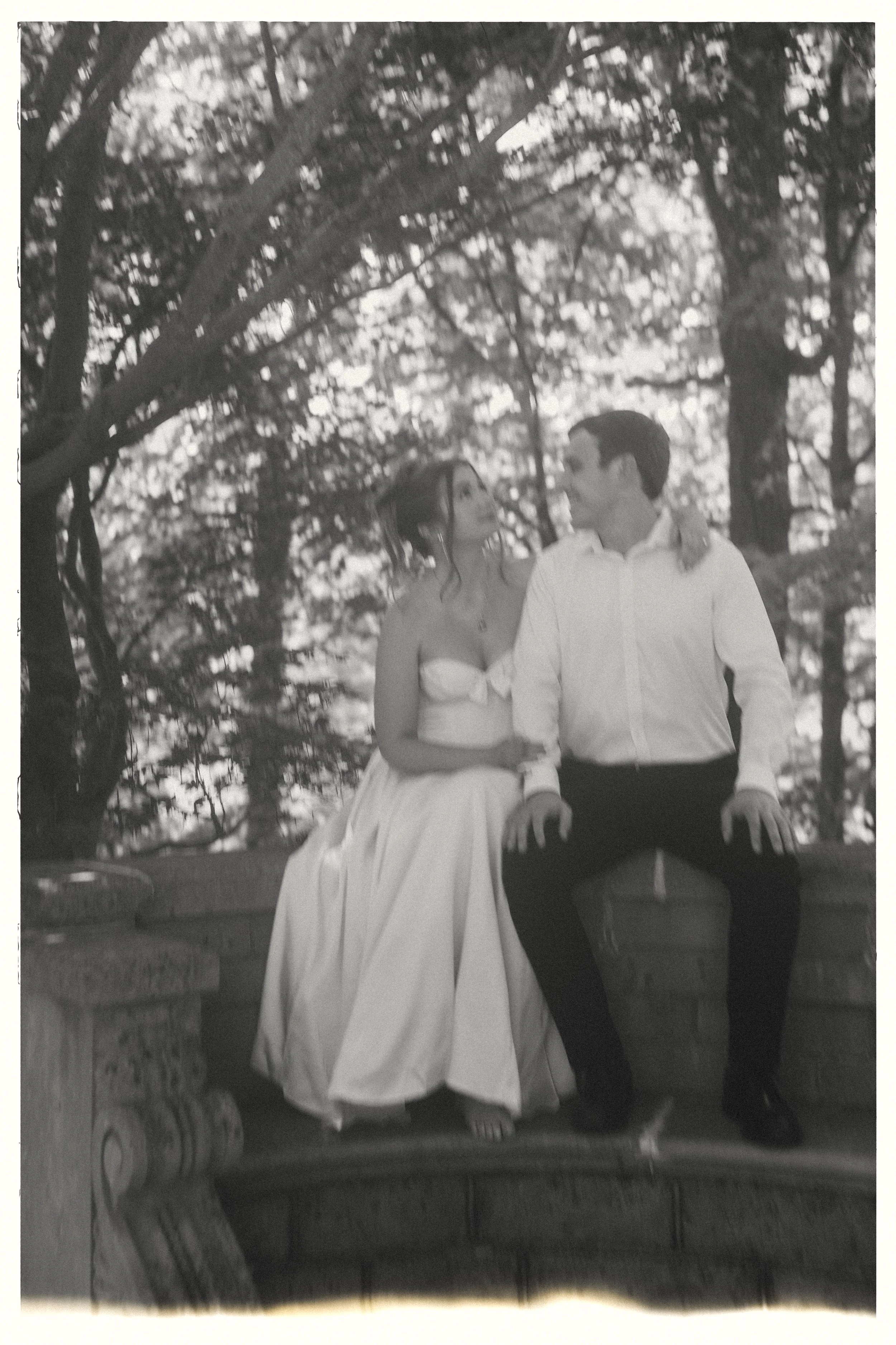 grandromantic-indianapolis-newfields-engagement-ew-33.jpg