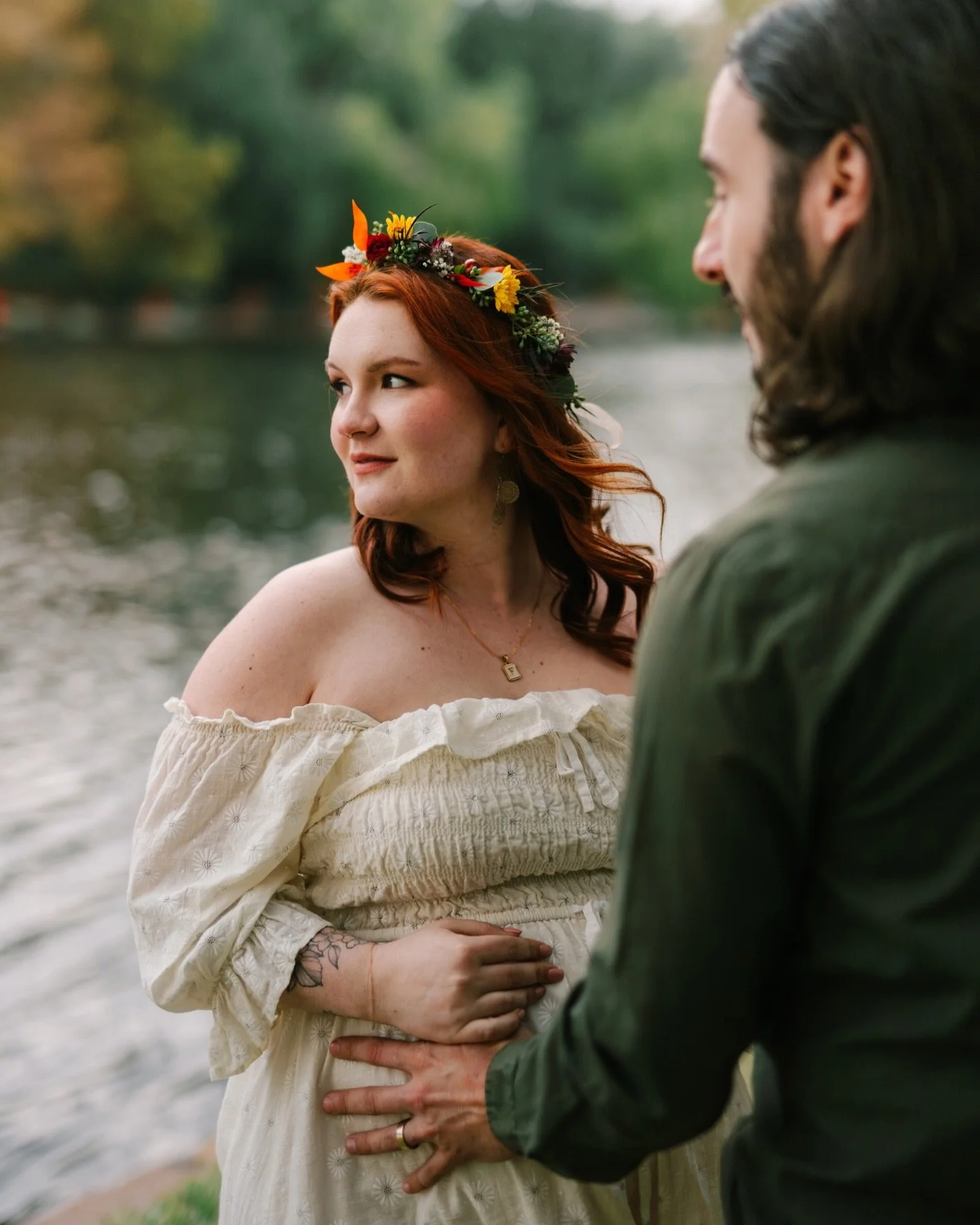 It feels so insane to be shooting a maternity session for my old friend from high school but here we are. Life is crazy and these two are going to be the best parents.🥹
🏷️:

#indianaphotographer #indianapolisphotographer #midwestphotographer #india