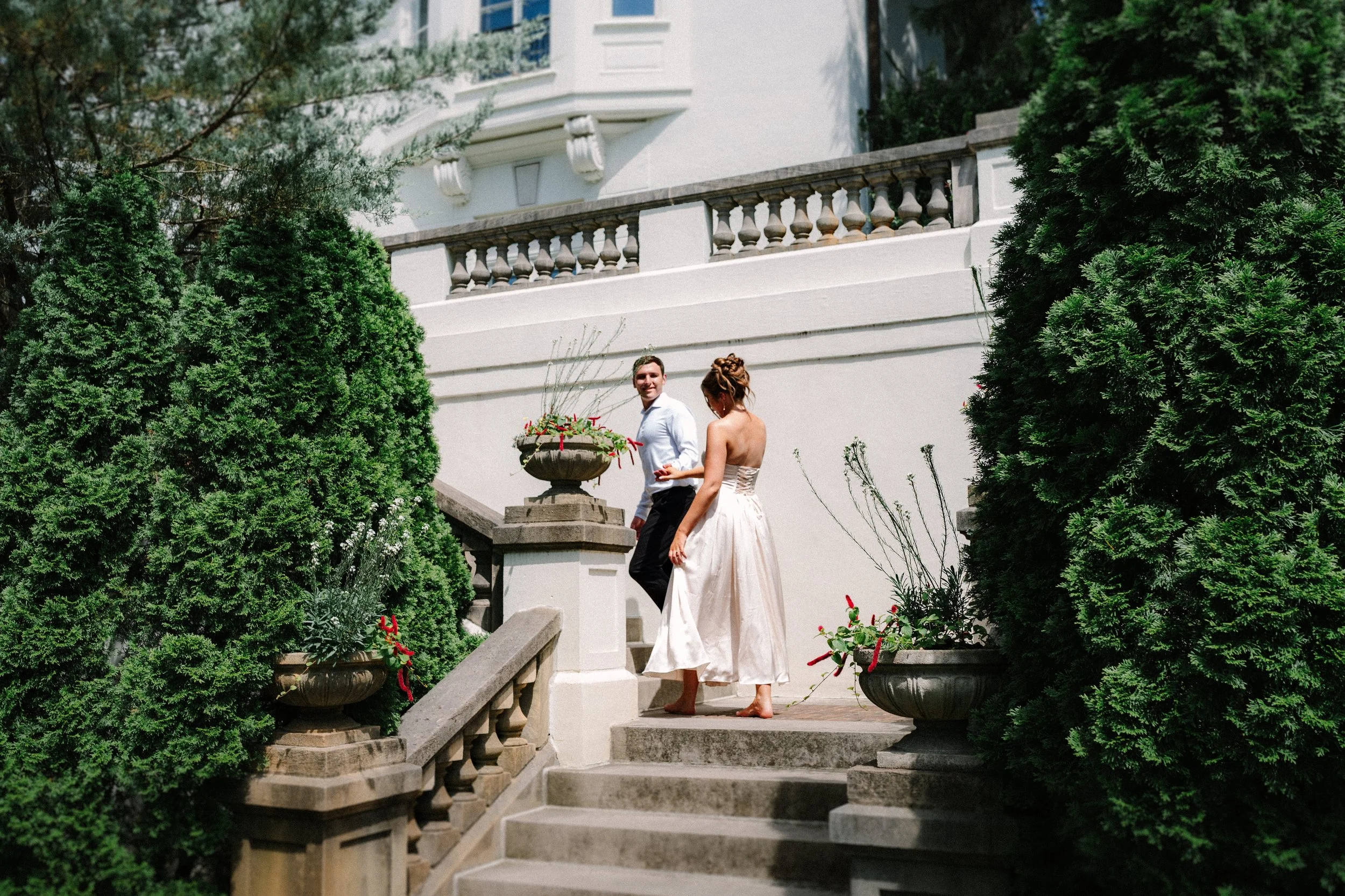grandromantic-indianapolis-newfields-engagement-ew-40.jpg