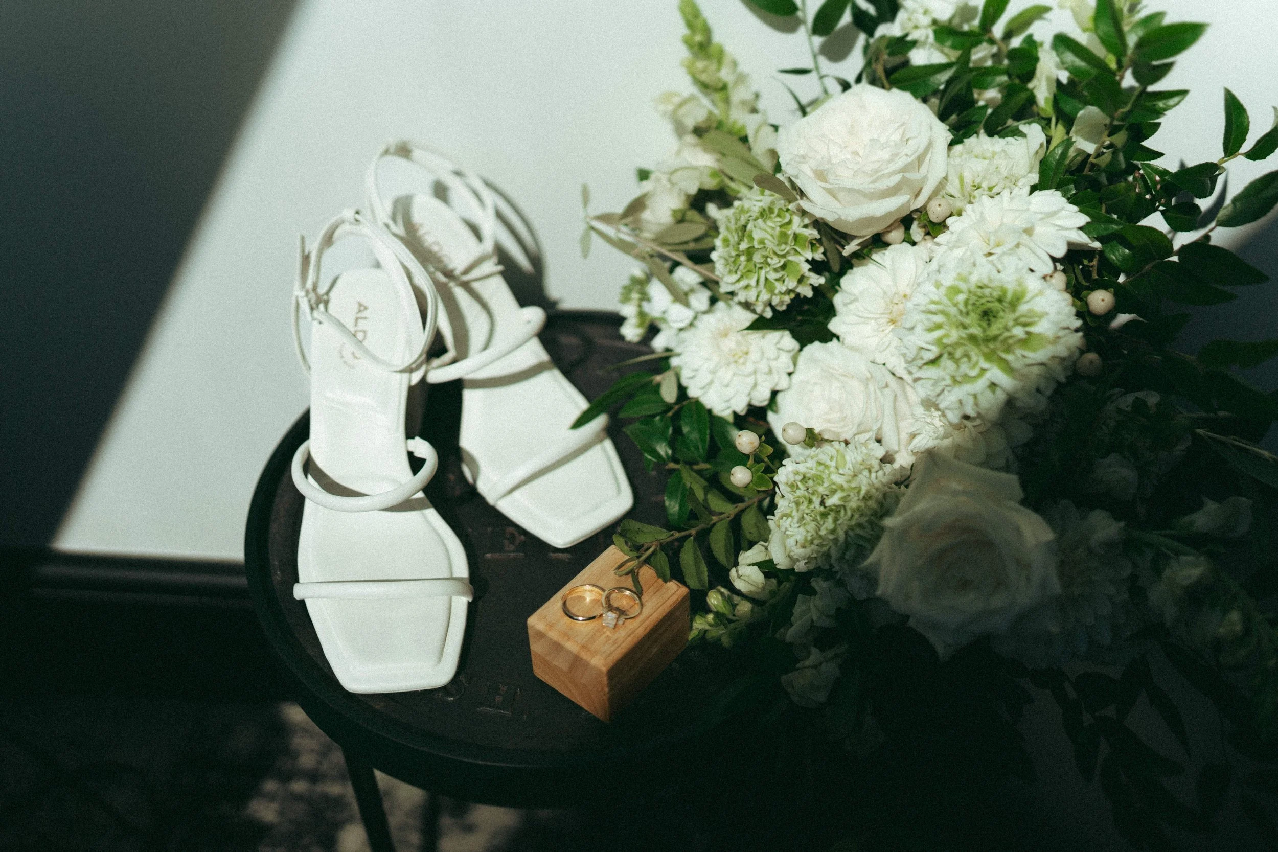 caroline-james-wedding-gettingready-indy-brynnaisabell-18.jpg