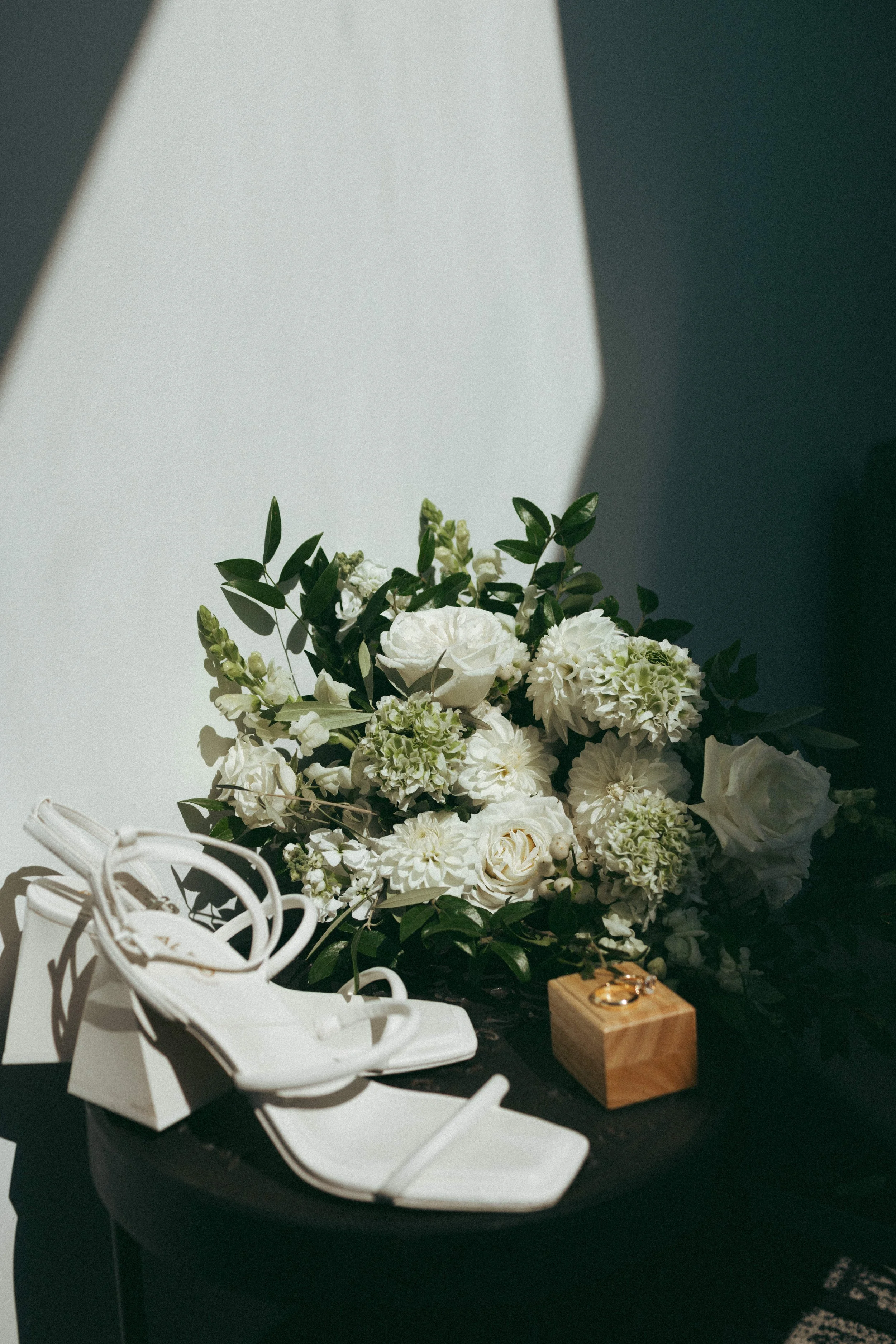 caroline-james-wedding-gettingready-indy-brynnaisabell-17.jpg