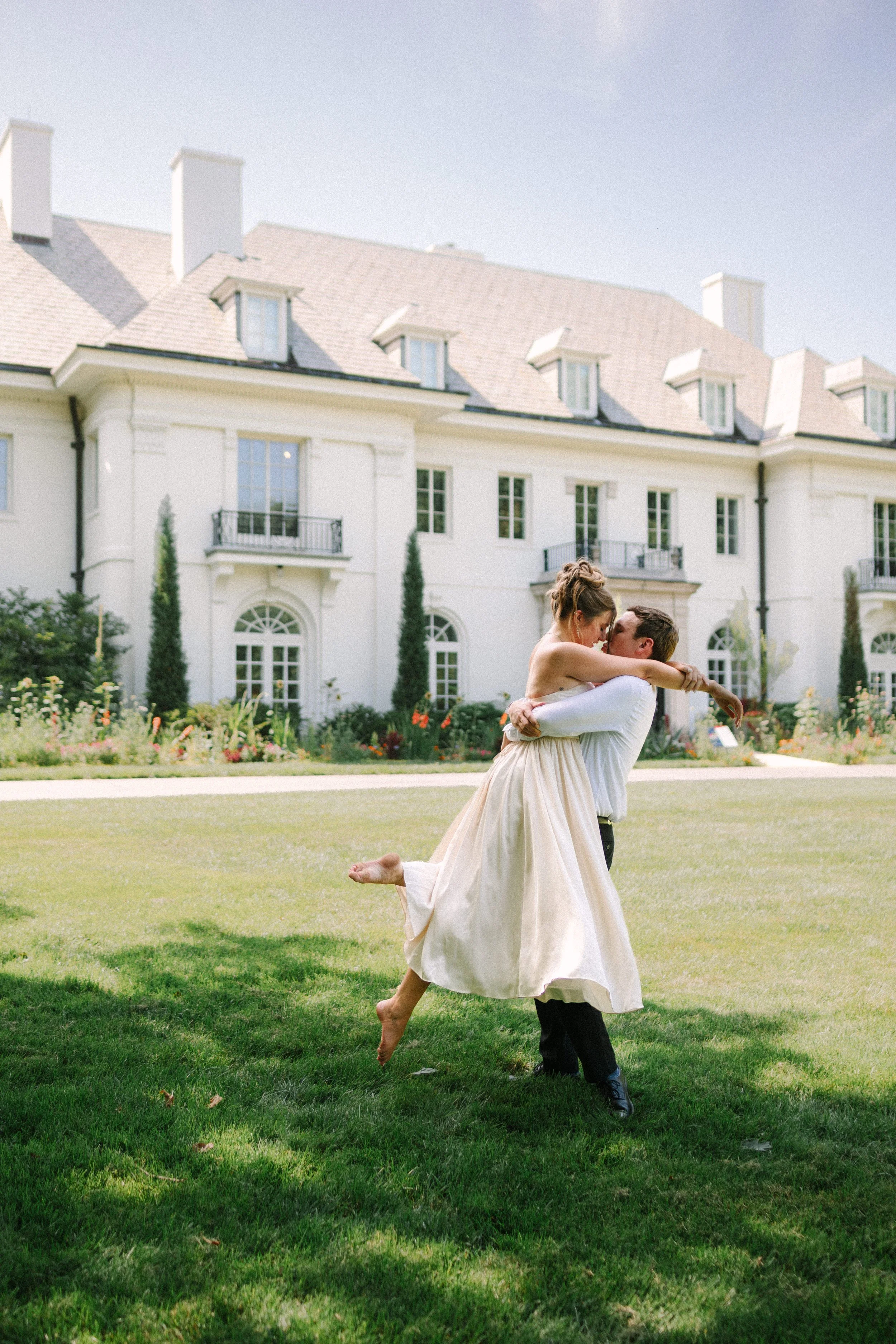 grandromantic-indianapolis-newfields-engagement-ew-138.jpg