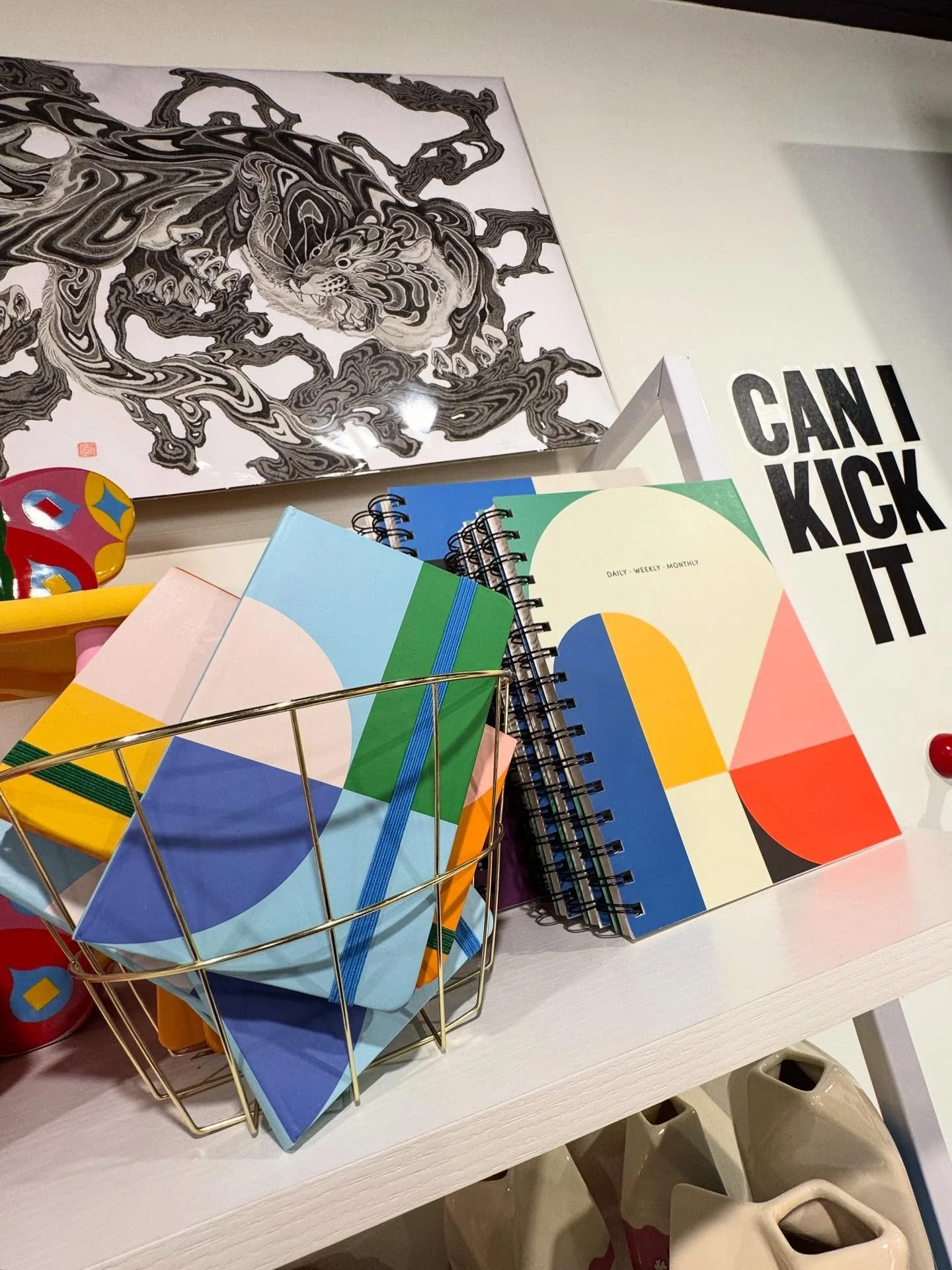 Where&rsquo;s your head at? Write something down. ✏️📖
Dateless planners, mini notebooks, and other office gifts for the new you about to appear in 5 weeks. 

#moxie #moxiestudio #poughkeepsieny #pkny #poughkeepsie #hudsonvalley #hudsonvalleyartist #