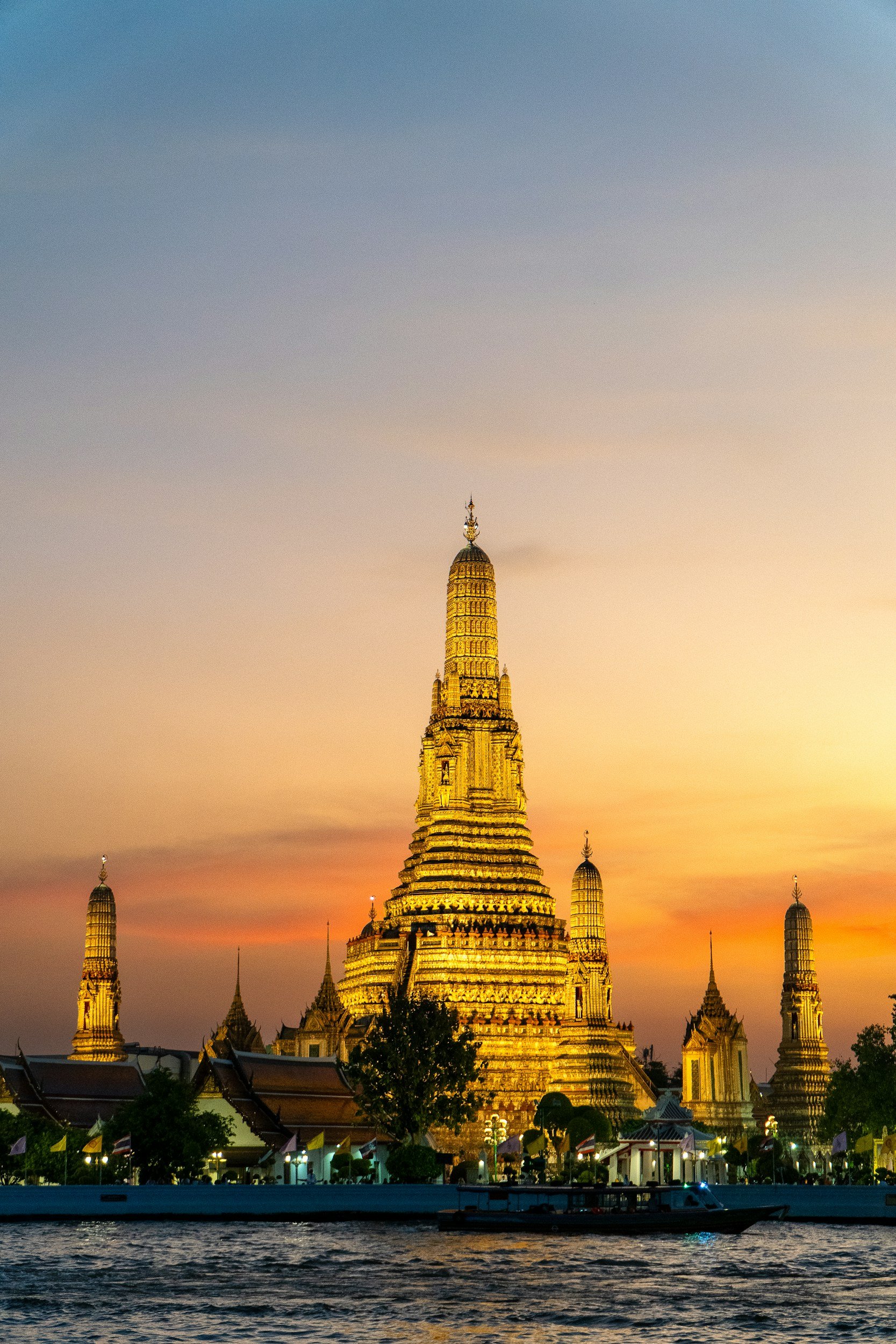Wat Arun, Temple of Dawn on The 19th Golf tour sightseeing day