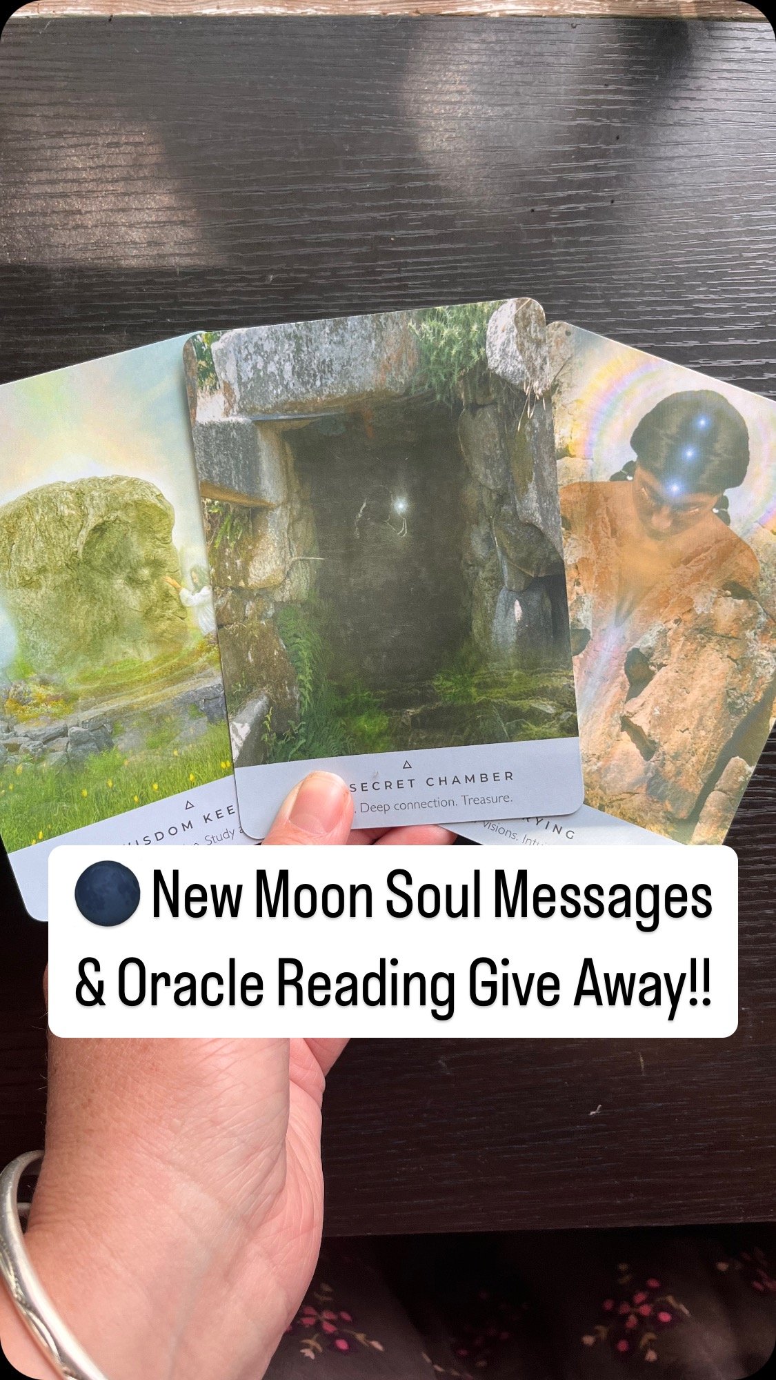 🌑 Your New Moon Soul Messages ♾️🤍
🥳 And Giveaway ✨
Watch for the details
#newmoon #gemini
#oracle #oraclereading #moon #giveaway #soulmessages #soul