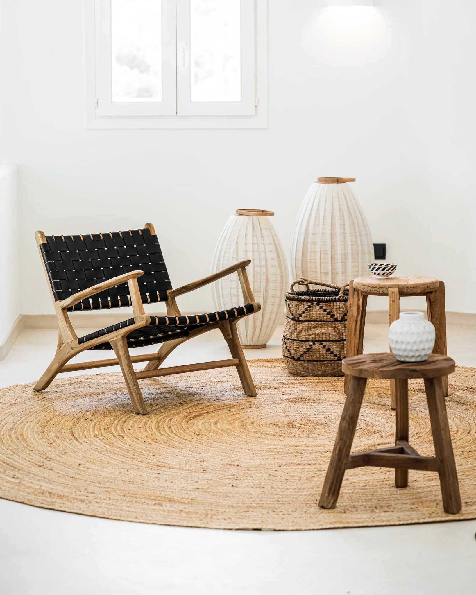 Misma comodidad, dos acabados: Sill&oacute;n Lilo en fibras naturales vs Sill&oacute;n Cuir Black en piel trenzada negra.
&iquest;#1 o #2? Dinos tu elecci&oacute;n y d&oacute;nde lo colocar&iacute;as.
Explora opciones y stock &mdash; link en bio.