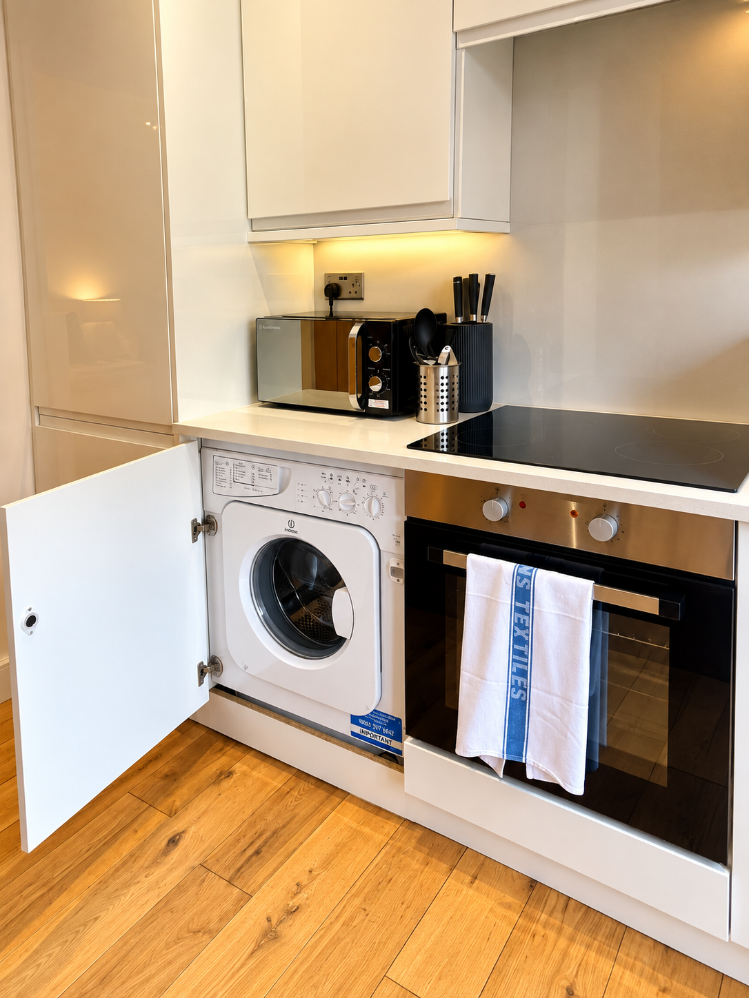 Cambridge Mews Apartment 9  (12).png