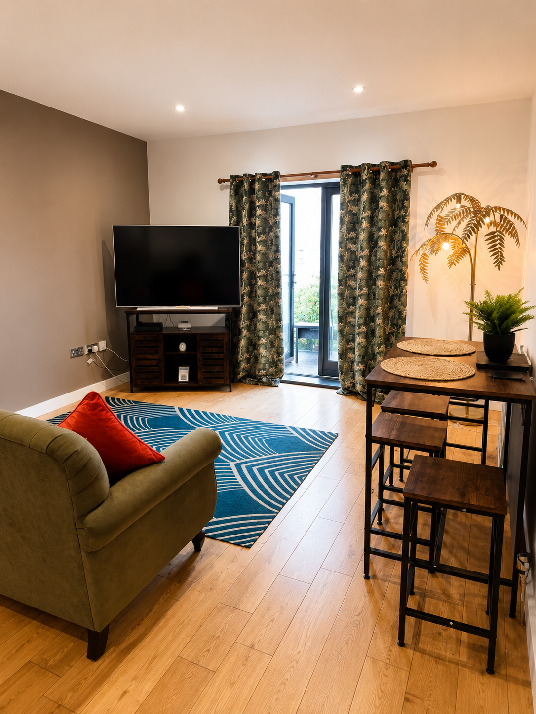 Cambridge Mews Apartment 6  (5).png