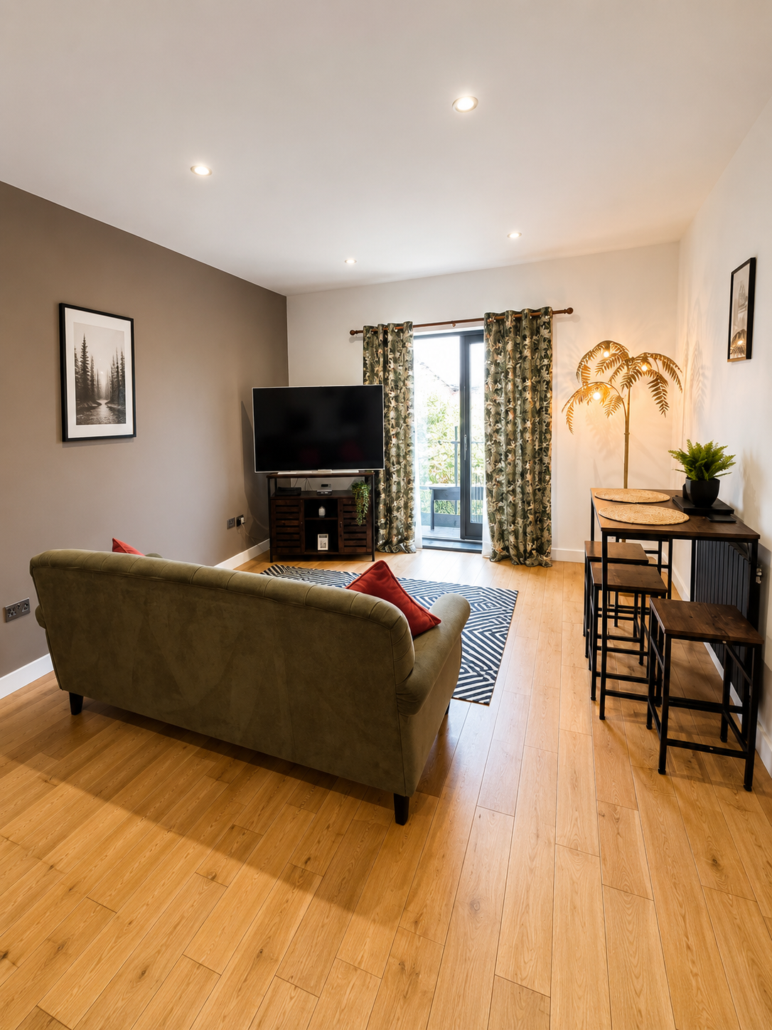 Cambridge Mews Apartment 6  (2).png