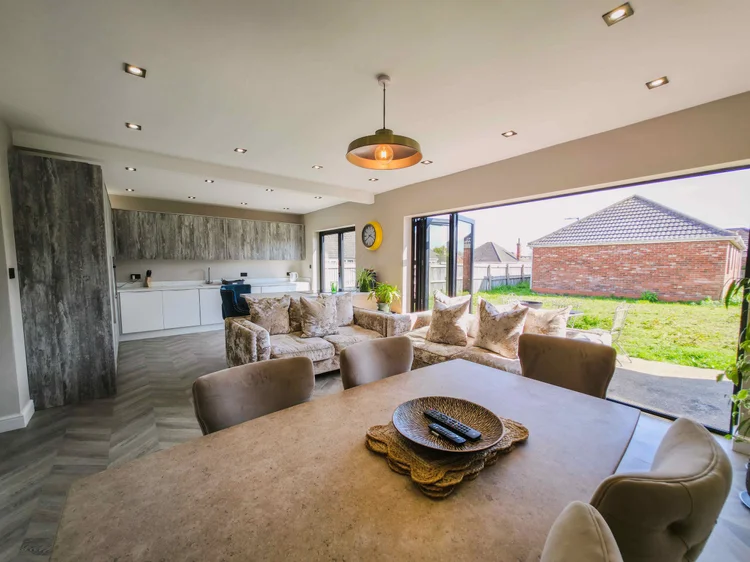 Laceby Mews Front spacious open-plan kitchen, dining and living area for contractor accommodation in Grimsby