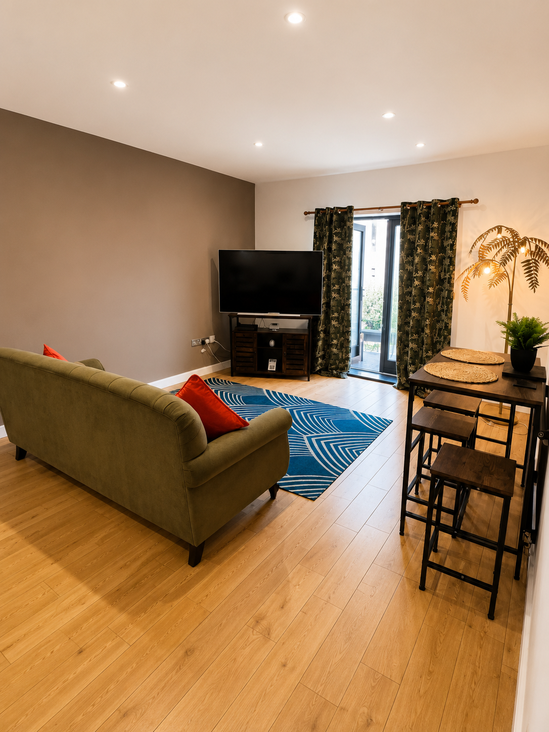 Cambridge Mews Apartment 6  (6).png