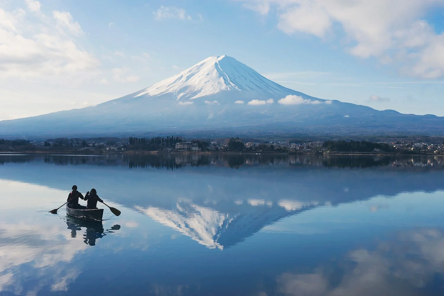 Activity _Early Morning Canoeing_ - HOSHINOYA Fuji_3x2.jpg