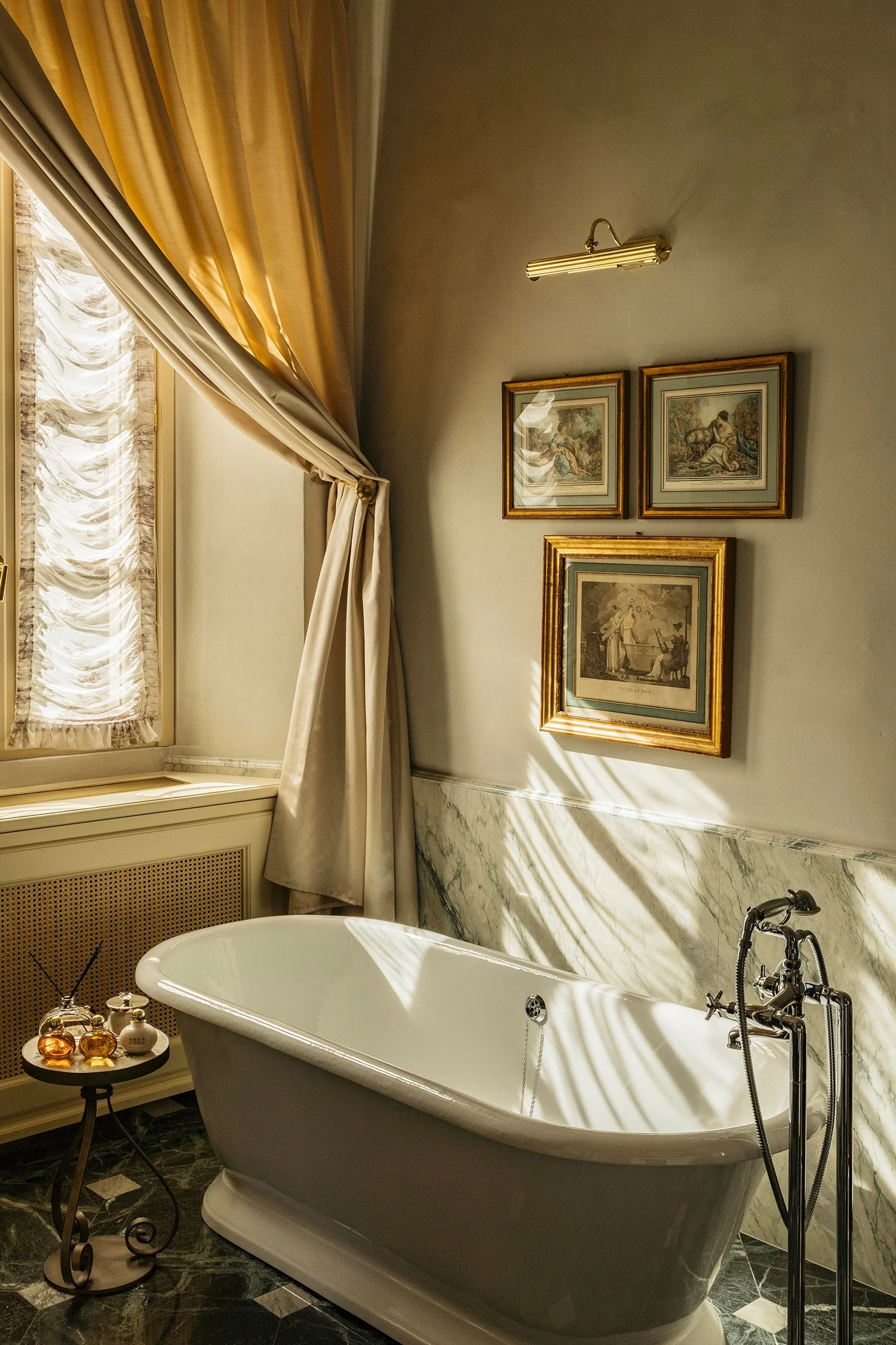 30 - Room in the Villa with lake view © Ruben Ortiz.jpg