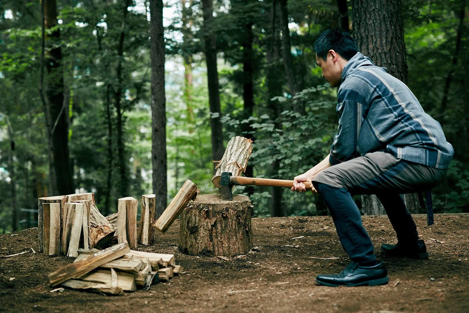 Activity _Wood Chopping_ - HOSHINOYA Fuji_3x2.jpg