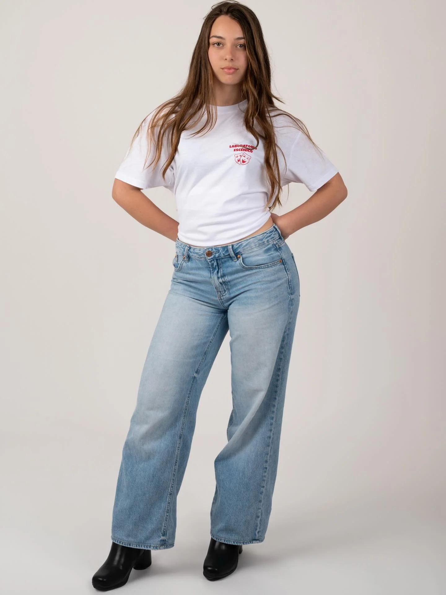 -LO QUE NADIE NOS ENSE&Ntilde;&Oacute;-
Elenco &mdash; Parte 2
No es solo una obra.
Es un proceso.
Es un grupo que se atreve a mirar donde nadie mira.
Hoy compartimos una parte del elenco.
Actores y actrices en construcci&oacute;n, en riesgo, en b&ua