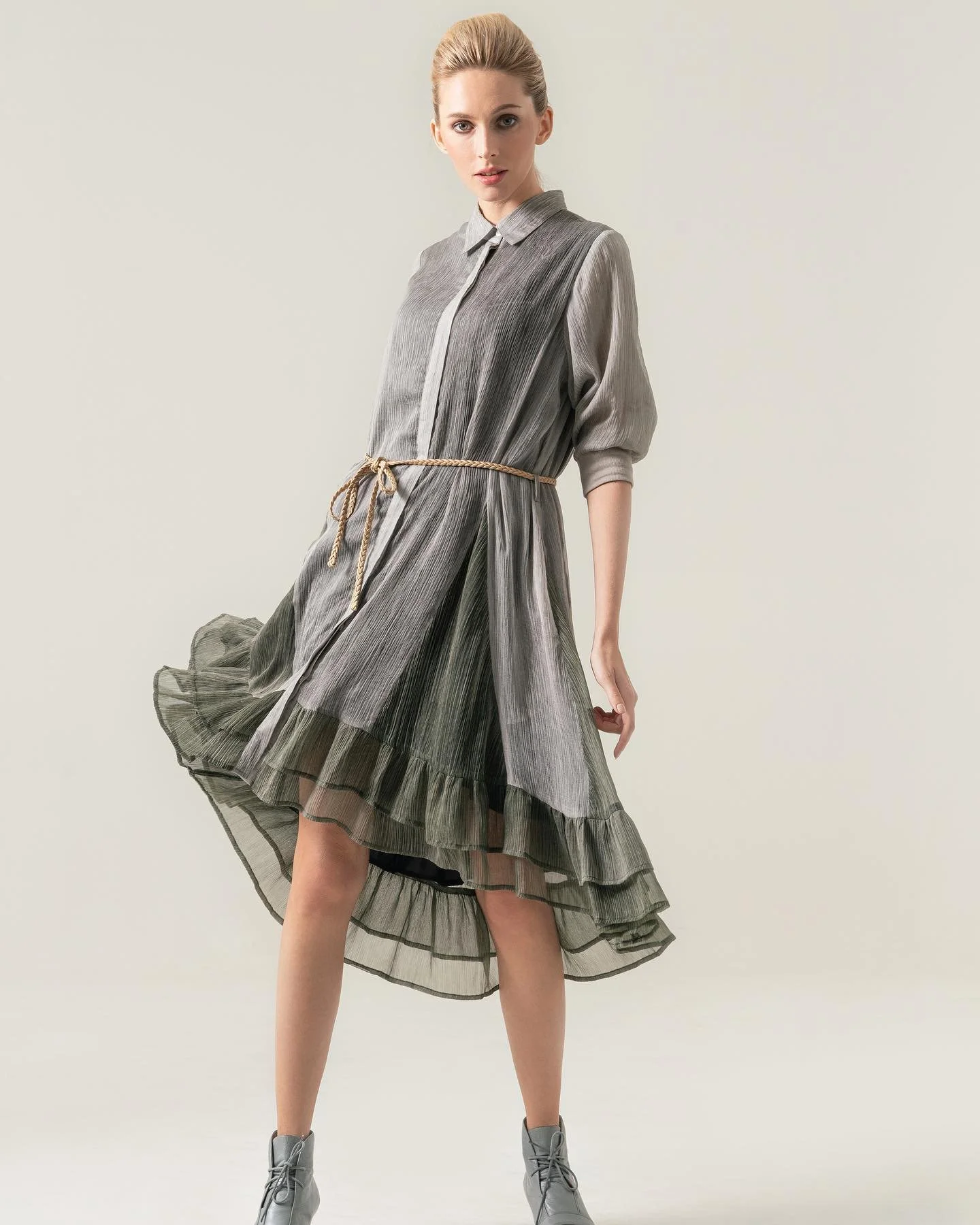 無縫影棚藝術 - 香港品牌女裝目錄攝影