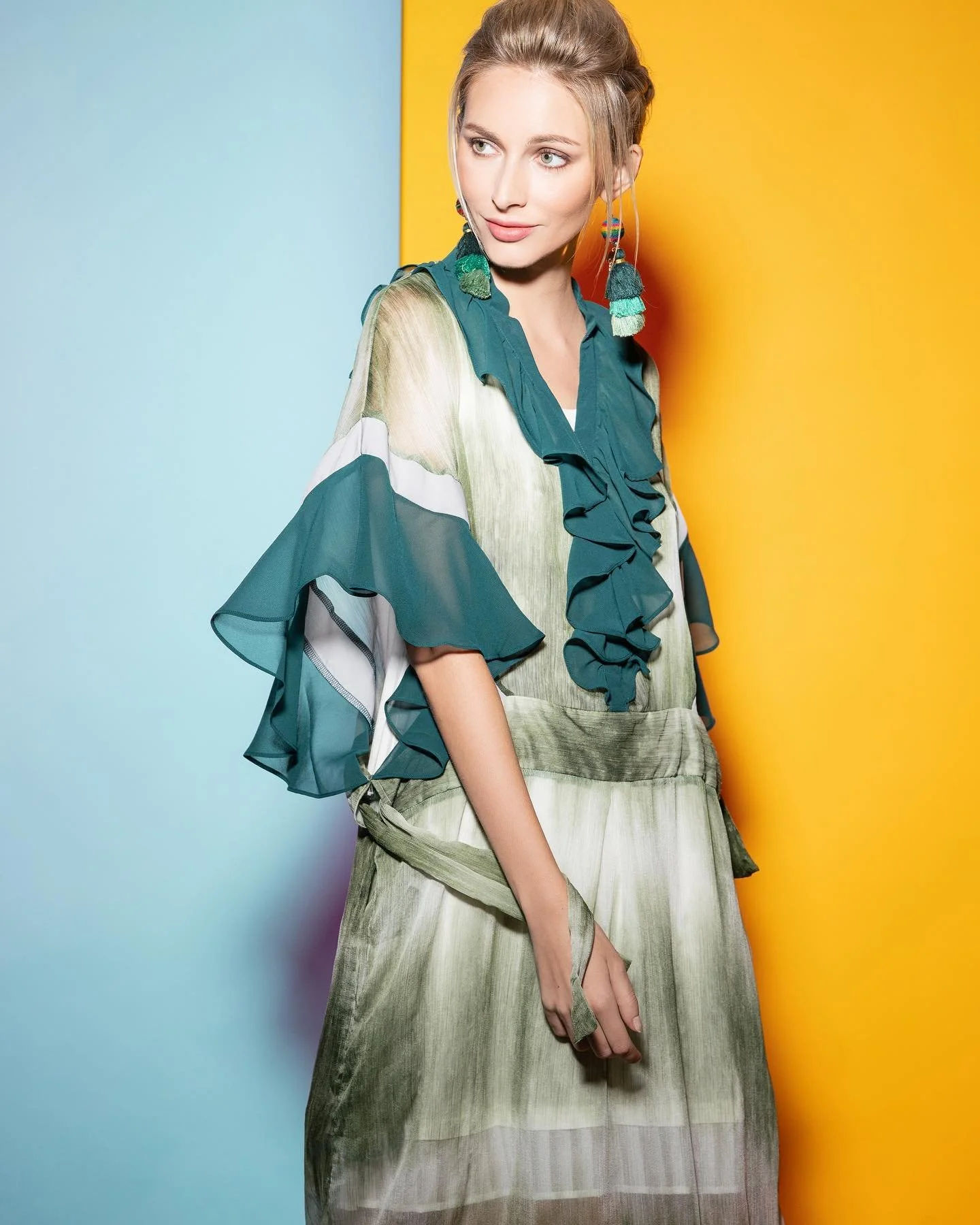 彩色背景時裝相, 香港時裝目錄影樓相